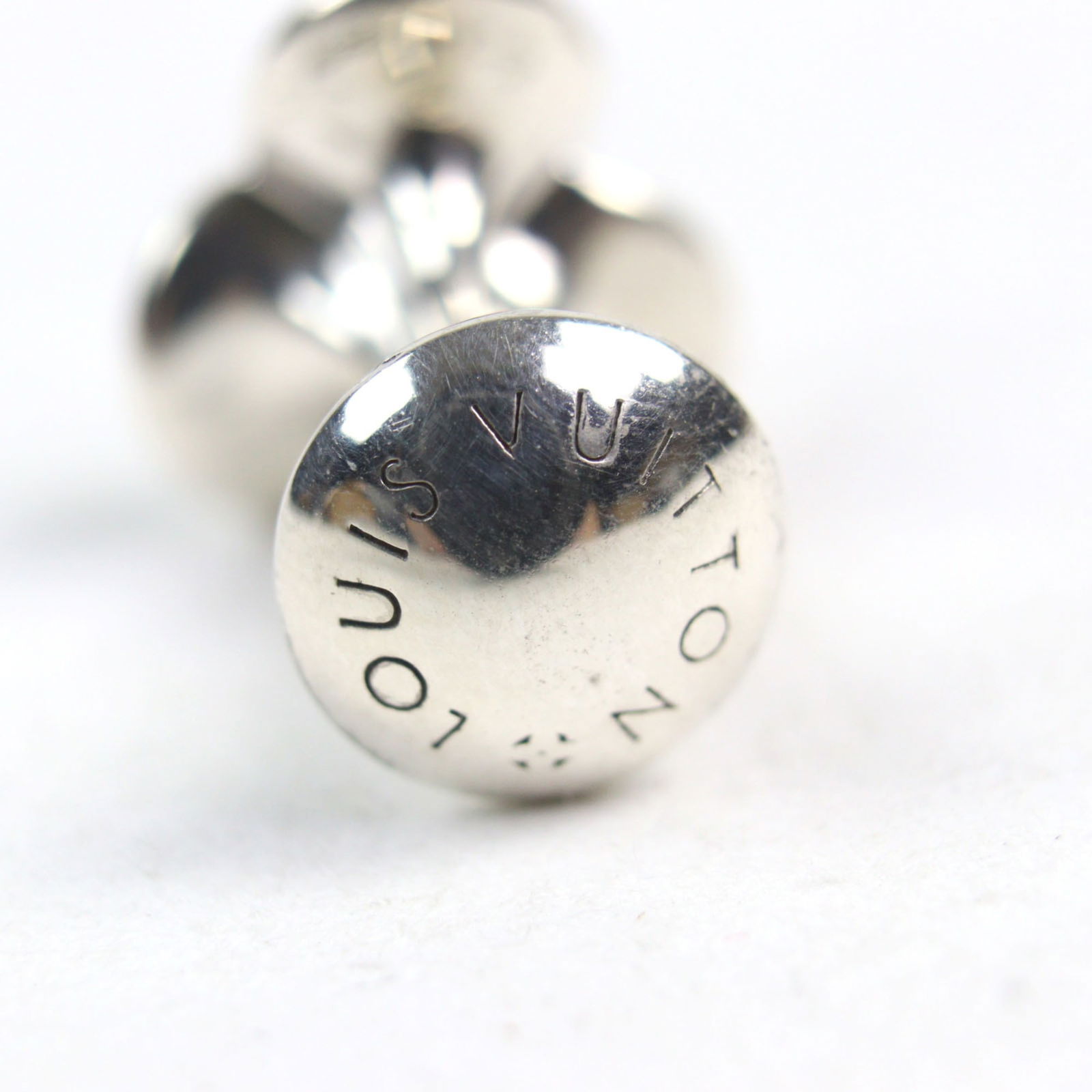 925 Louis Vuitton Stud/ Button Silver - 9
