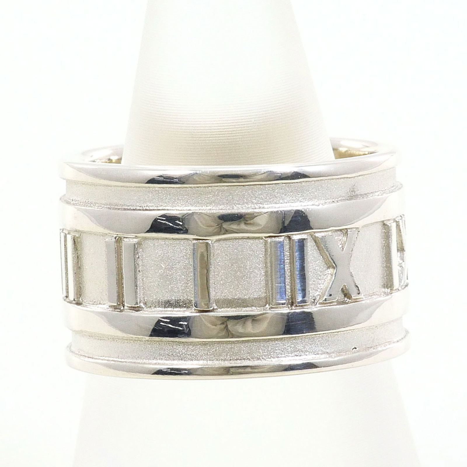 925 Tiffany Band Ring Silver: 925 Tiffany Band Ring Silver This listing features 925 Tiffany Band Ring Silver. Item specifics are provided below. Item Specifics: Brand: Tiffany Type: Band Ring Gender: Women Color: Silver Material: