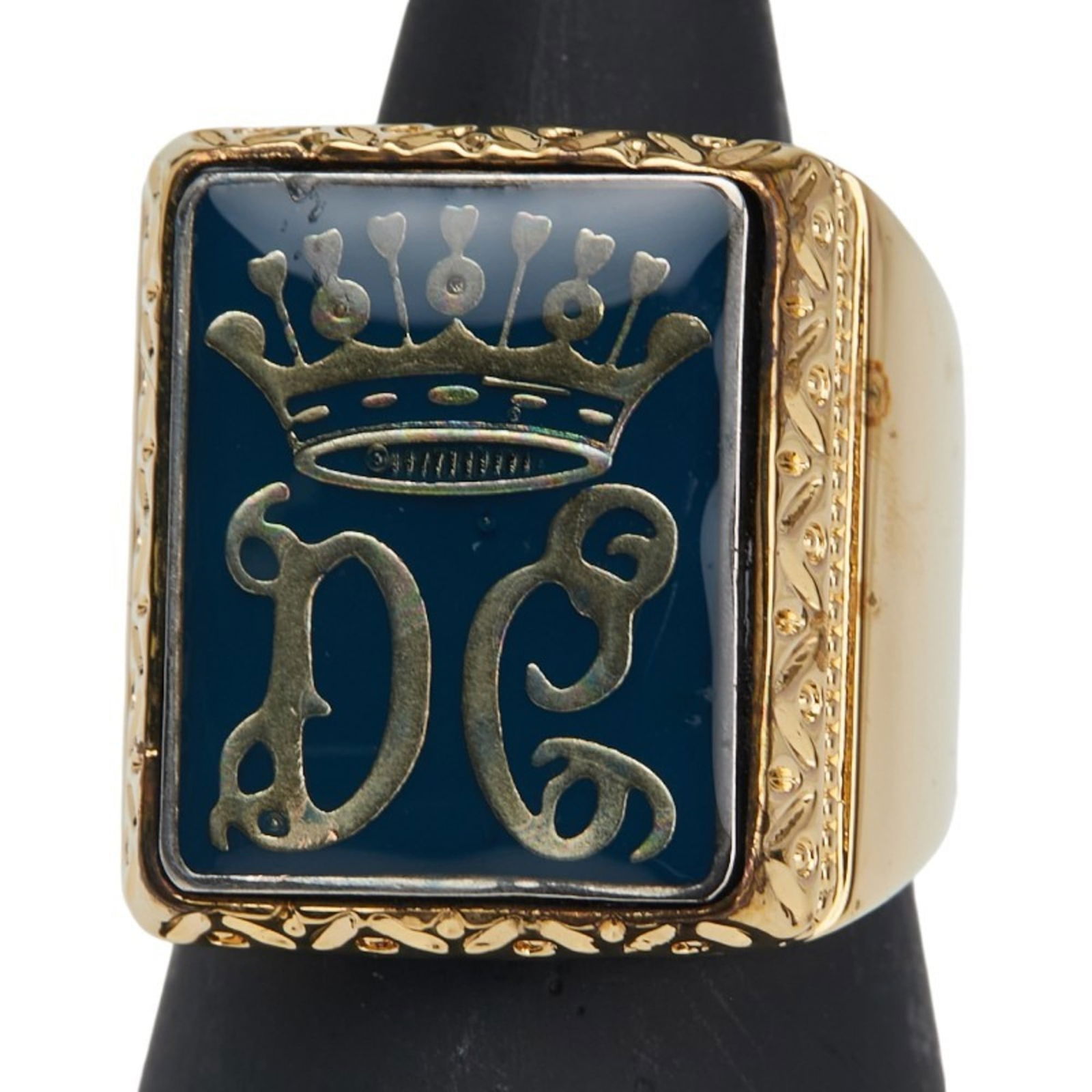 Ring Dolce & Gabbana Band: Ring Dolce & Gabbana Band This listing features Ring Dolce & Gabbana Band. Item specifics are provided below. Item Specifics: Brand: Dolce & Gabbana Type: Band Ring Gender: Men Color: Blue, Gold Us
