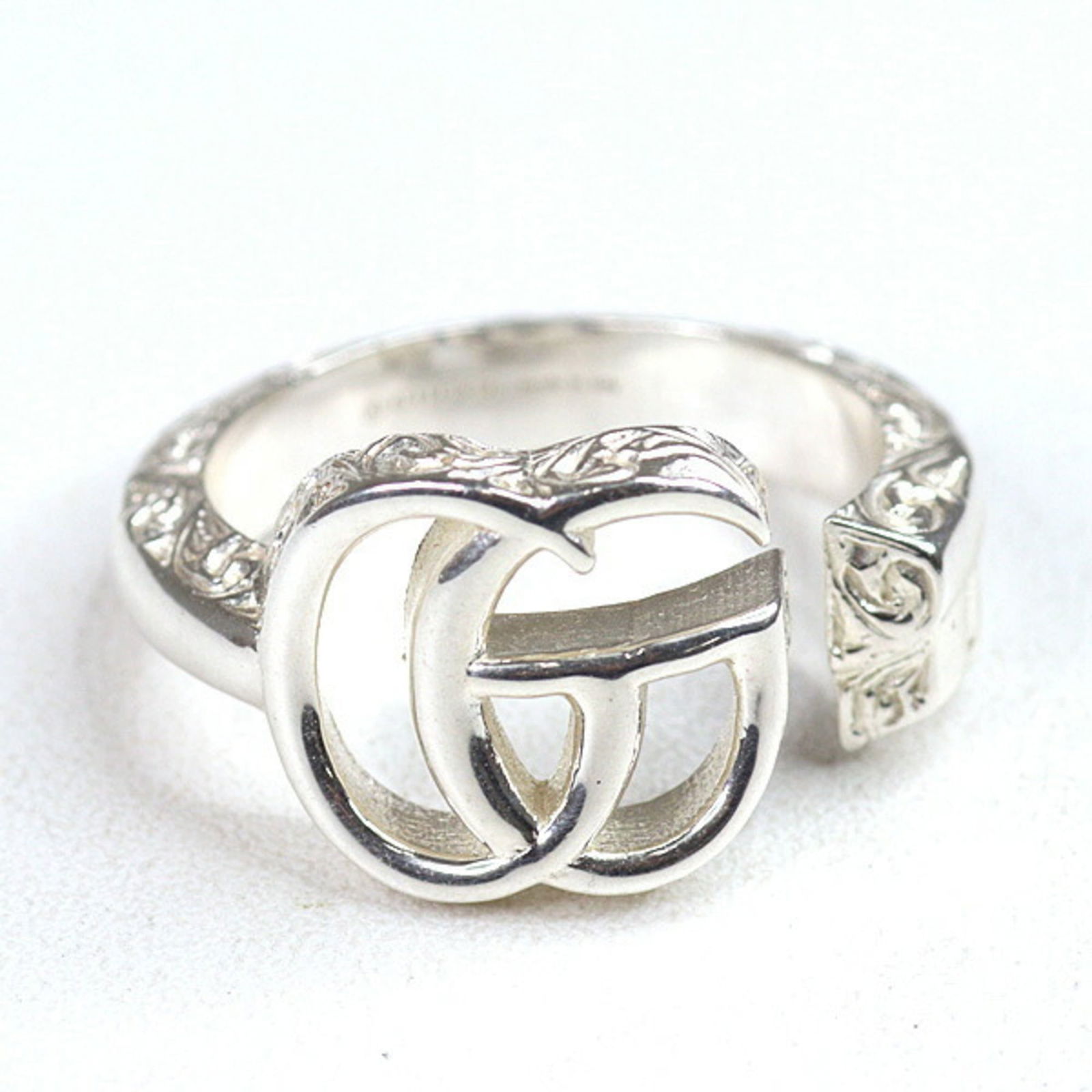 925 Gucci Band Ring Sterling Silver: 925 Gucci Band Ring Sterling Silver This listing features 925 Gucci Band Ring Sterling Silver. Item specifics are provided below. Item Specifics: Brand: Gucci Type: Band Ring Gender: Women Color: