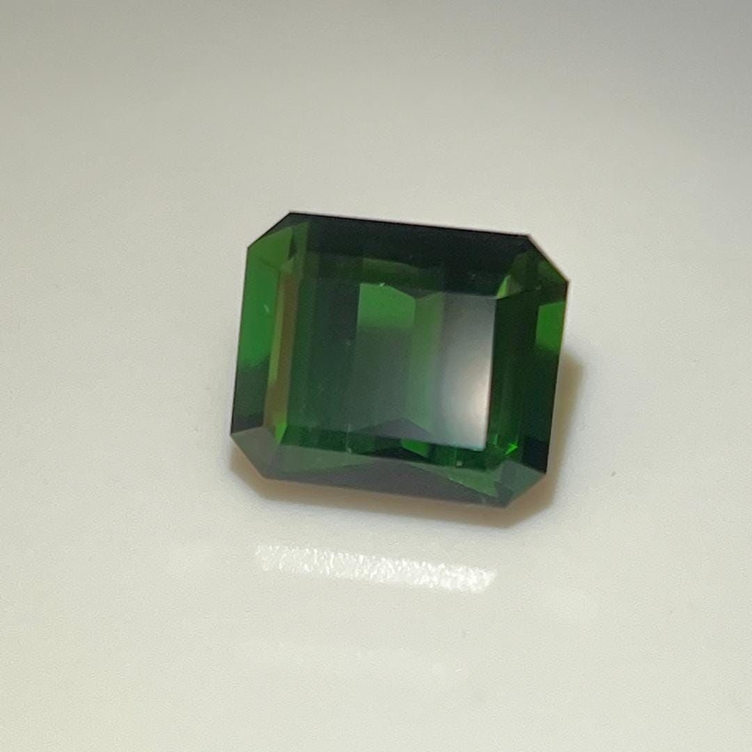 Loose Tourmaline Gemstone - Emerald 4.37ct Green SI: Loose Tourmaline Gemstone - Emerald 4.37ct Green SI This listing features Loose Tourmaline Gemstone - Emerald 4.37ct Green SI. Item specifics are provided below. Item Specifics: Type: Tourmaline