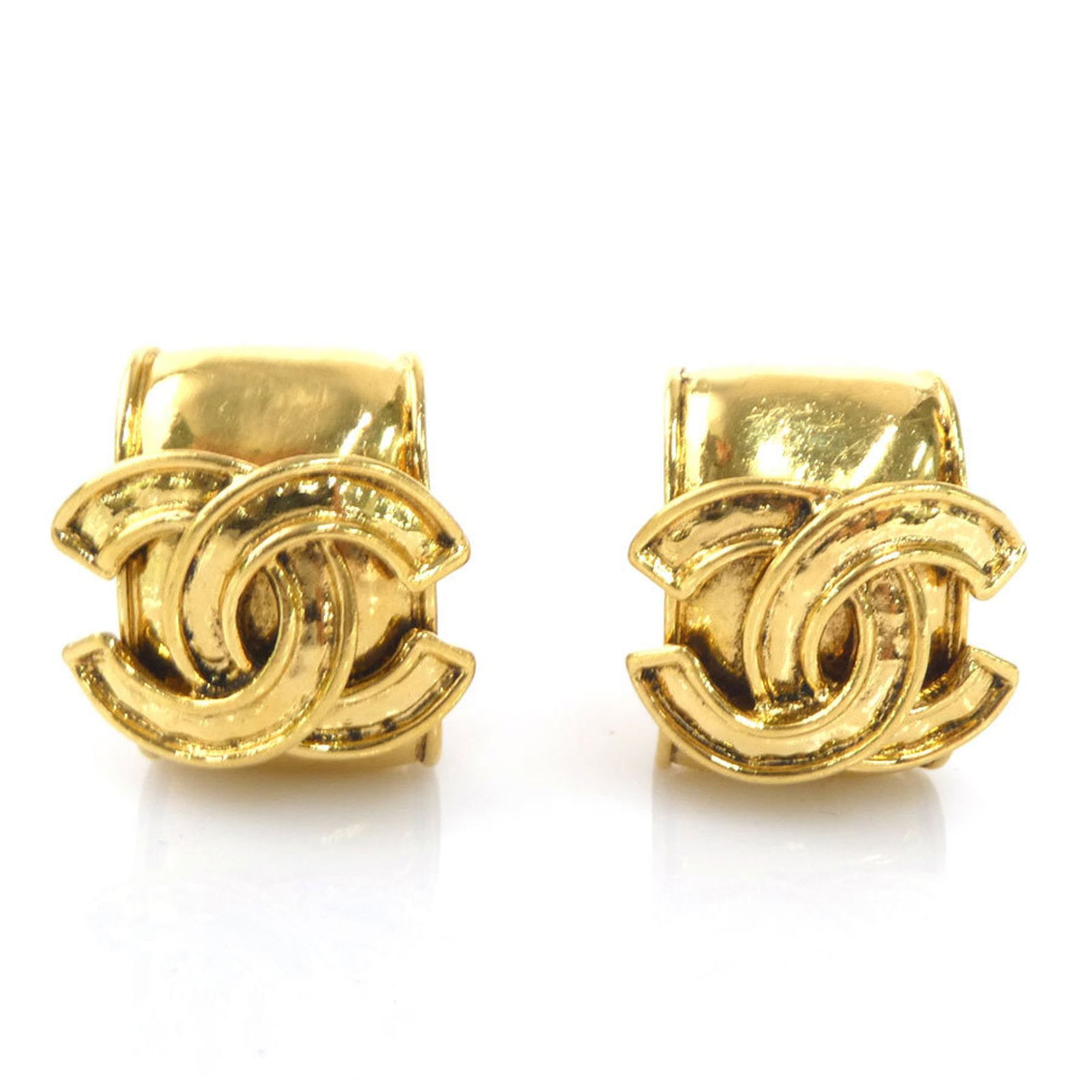 Metal Chanel Clip Earrings: Metal Chanel Clip Earrings This listing features Metal Chanel Clip Earrings. Item specifics are provided below. Item Specifics: Brand: Chanel Type: Clip Earrings Gender: Women Material: Metal Color: