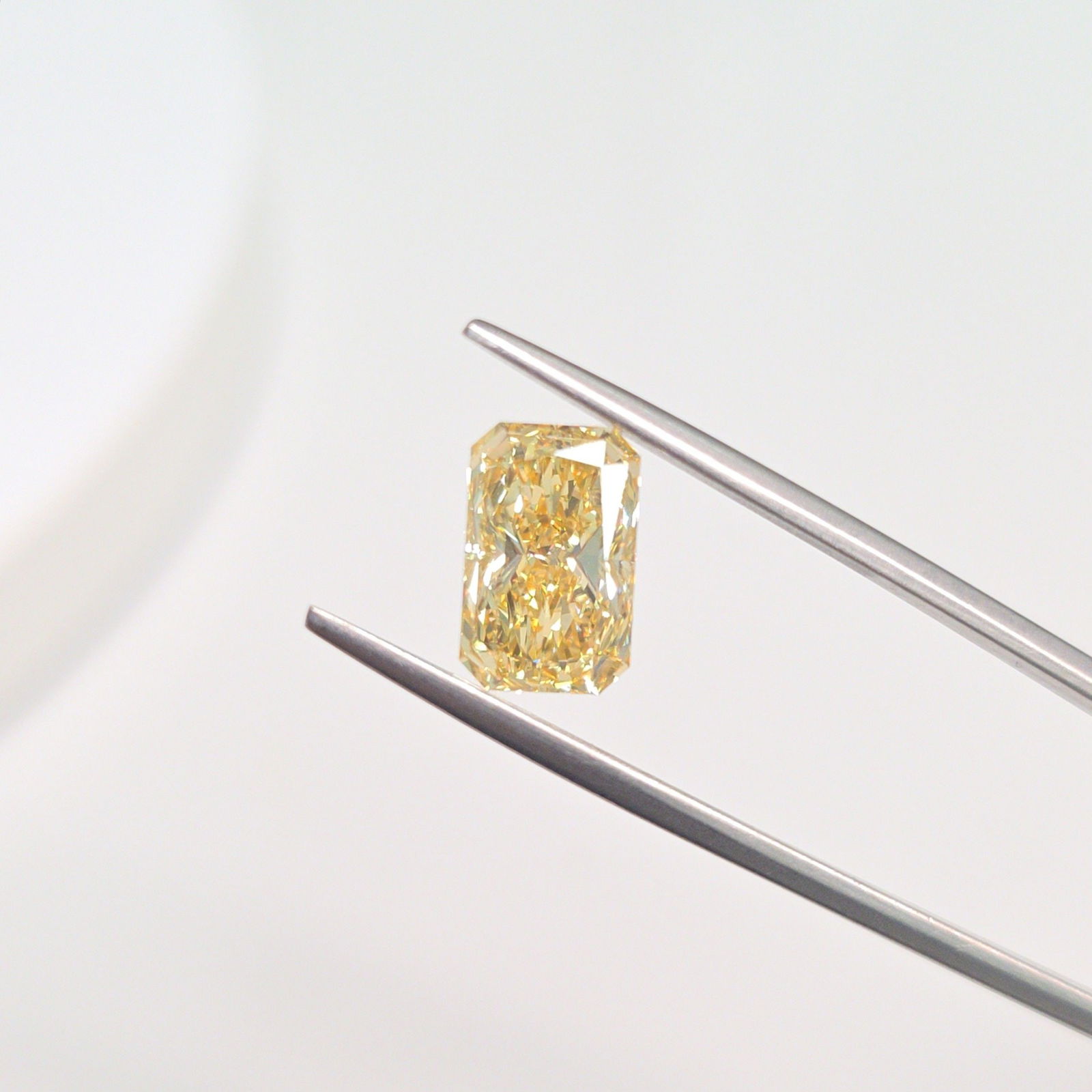 Loose Lab Diamond - IGI Radiant 2.51ct Fancy Intense Yellow VS1: Loose Lab Diamond - IGI Radiant 2.51ct Fancy Intense Yellow VS1 This listing features Loose Lab Diamond - IGI Radiant 2.51ct Fancy Intense Yellow VS1. Item specifics are provided below. Item