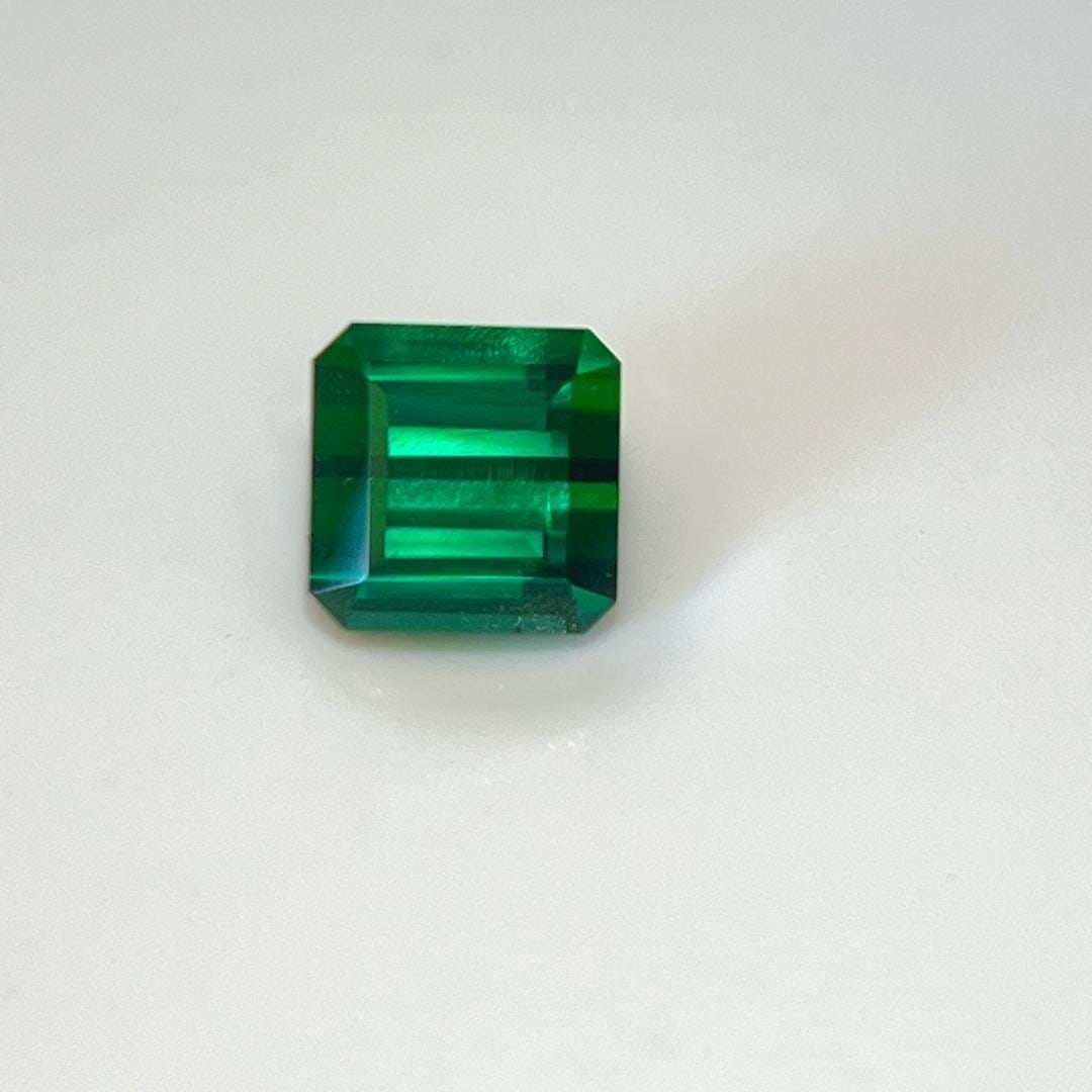 Loose Tourmaline Gemstone - Emerald 2.17ct Green SI: Loose Tourmaline Gemstone - Emerald 2.17ct Green SI This listing features Loose Tourmaline Gemstone - Emerald 2.17ct Green SI. Item specifics are provided below. Item Specifics: Type: Tourmaline