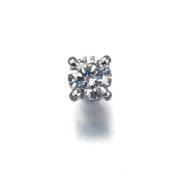 Platinum Tiffany&Co. Single Earring Diamond 0.11Ct Solitaire 950: Platinum Tiffany&Co. Single Earring Diamond 0.11Ct Solitaire 950 This listing features Platinum Tiffany&Co. Single Earring Diamond 0.11Ct Solitaire 950. Item specifics are provided below. Item