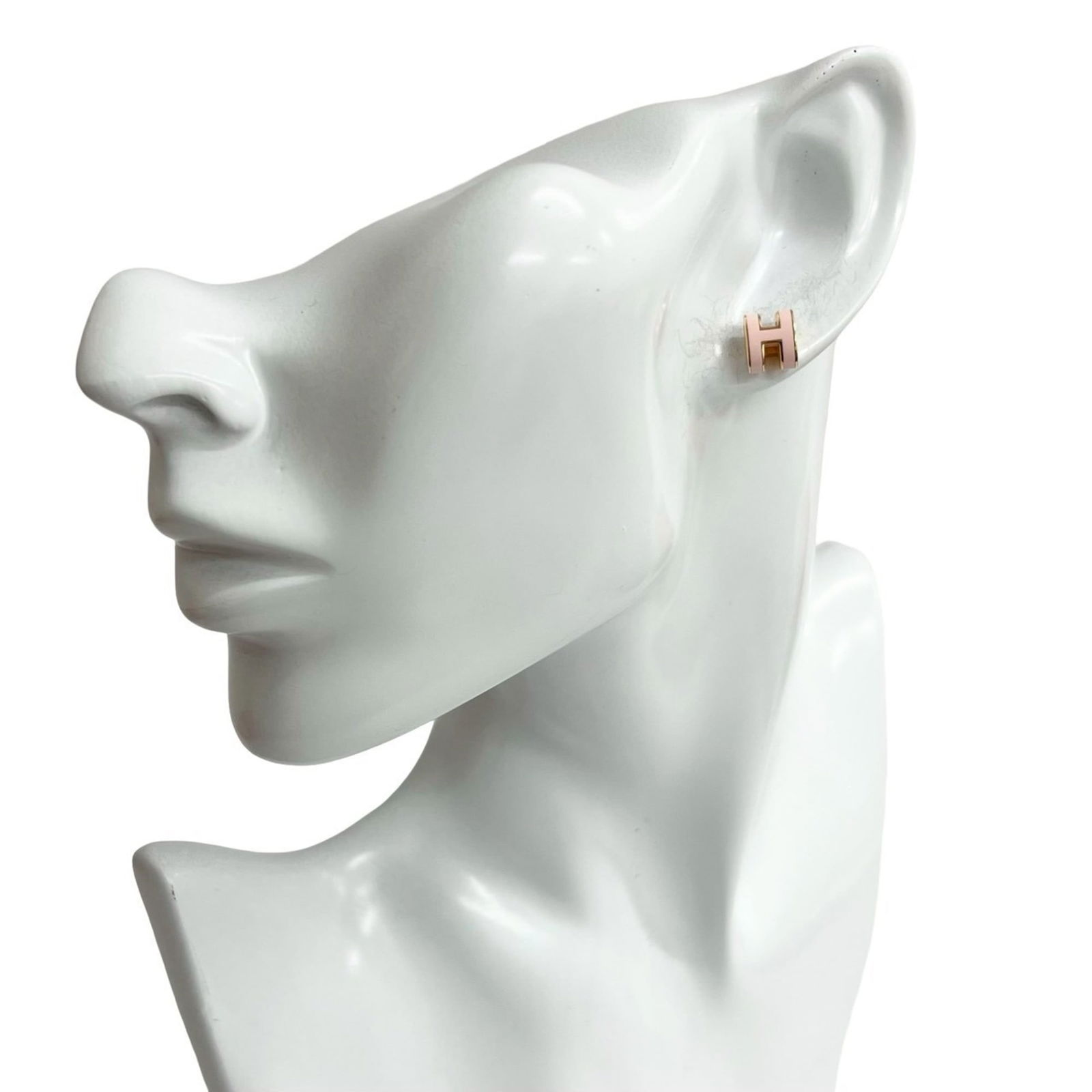 Plating Hermes Stud Earrings Gold: Plating Hermes Stud Earrings Gold This listing features Plating Hermes Stud Earrings Gold. Item specifics are provided below. Item Specifics: Brand: Hermes Type: Stud Earrings Gender: Women Material: