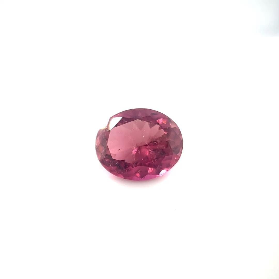 Loose Tourmaline Gemstone - Oval 4.0ct Pink SI: Loose Tourmaline Gemstone - Oval 4.0ct Pink SI This listing features Loose Tourmaline Gemstone - Oval 4.0ct Pink SI. Item specifics are provided below. Item Specifics: Type: Tourmaline Carat: 4.0
