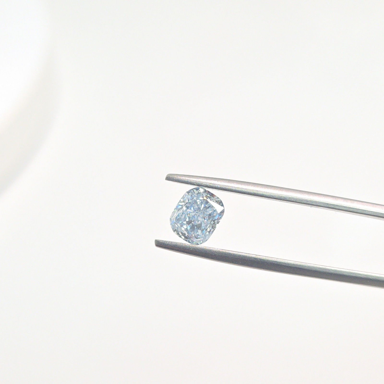 Loose Lab Diamond - IGI Cushion Modified 1.07ct Fancy Blue VVS2: Loose Lab Diamond - IGI Cushion Modified 1.07ct Fancy Blue VVS2 This listing features Loose Lab Diamond - IGI Cushion Modified 1.07ct Fancy Blue VVS2. Item specifics are provided below. Item