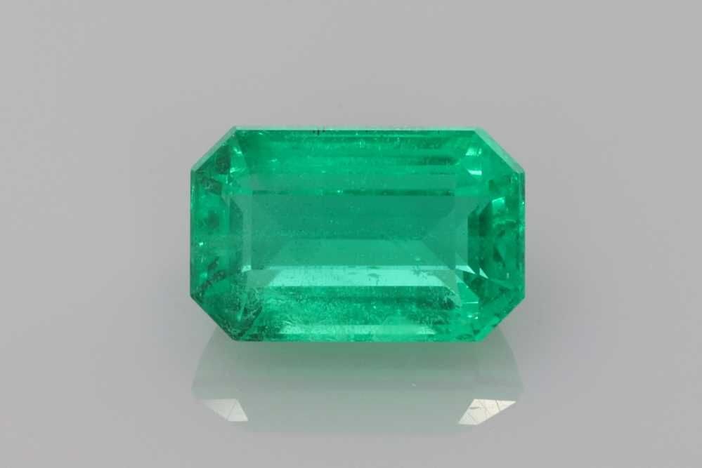 Loose Emerald Gemstone - GIA Emerald 2.43ct Green SI: Loose Emerald Gemstone - GIA Emerald 2.43ct Green SI This listing features Loose Emerald Gemstone - GIA Emerald 2.43ct Green SI. Item specifics are provided below. Item Specifics: Type: Emerald
