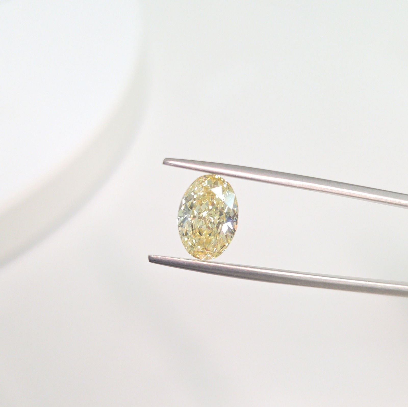 Loose Lab Diamond - IGI Oval 2.52ct Fancy Yellow VVS2: Loose Lab Diamond - IGI Oval 2.52ct Fancy Yellow VVS2 This listing features Loose Lab Diamond - IGI Oval 2.52ct Fancy Yellow VVS2. Item specifics are provided below. Item Specifics: Source: This Is