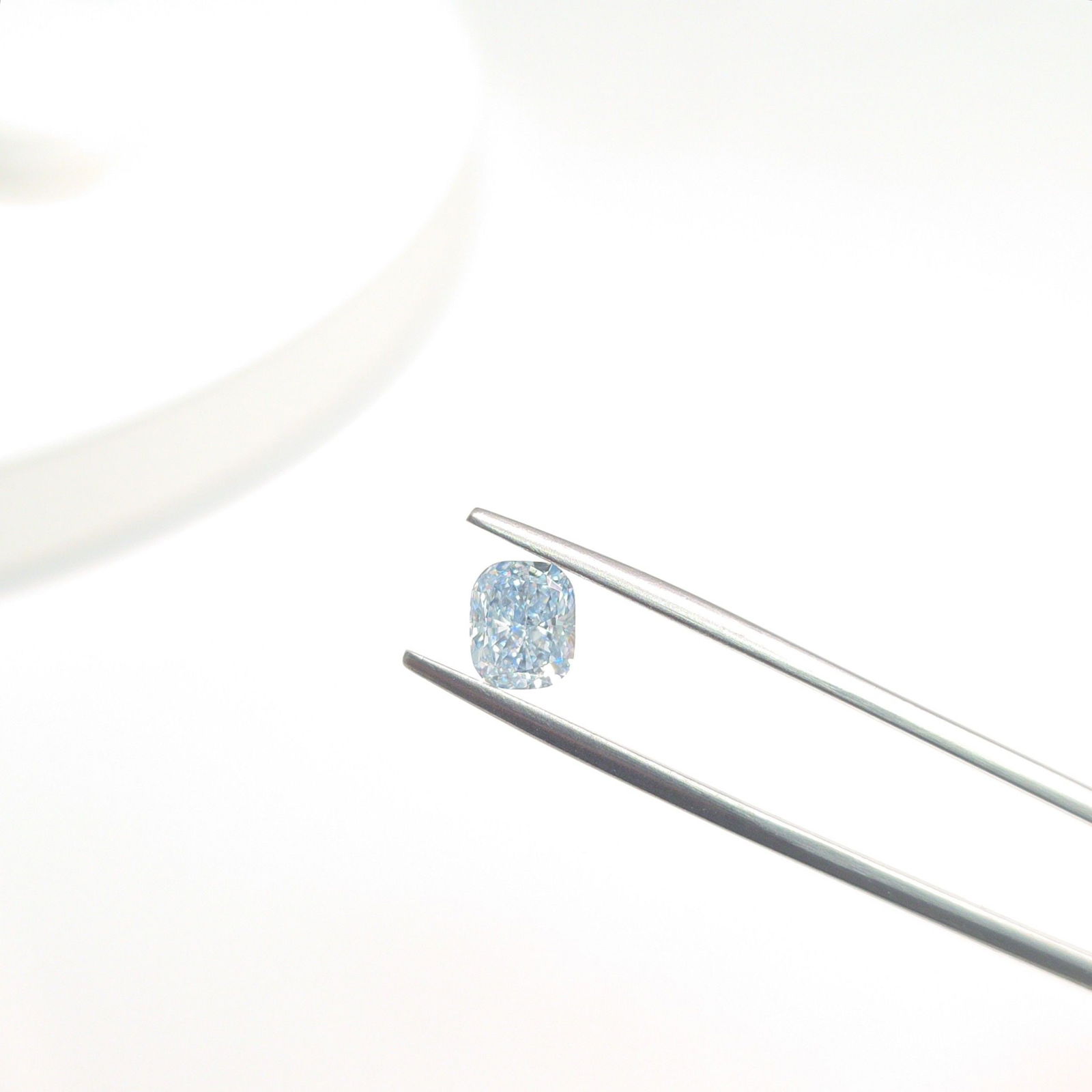 Loose Lab Diamond - IGI Cushion Modified 1.01ct Light Blue VS1: Loose Lab Diamond - IGI Cushion Modified 1.01ct Light Blue VS1 This listing features Loose Lab Diamond - IGI Cushion Modified 1.01ct Light Blue VS1. Item specifics are provided below. Item