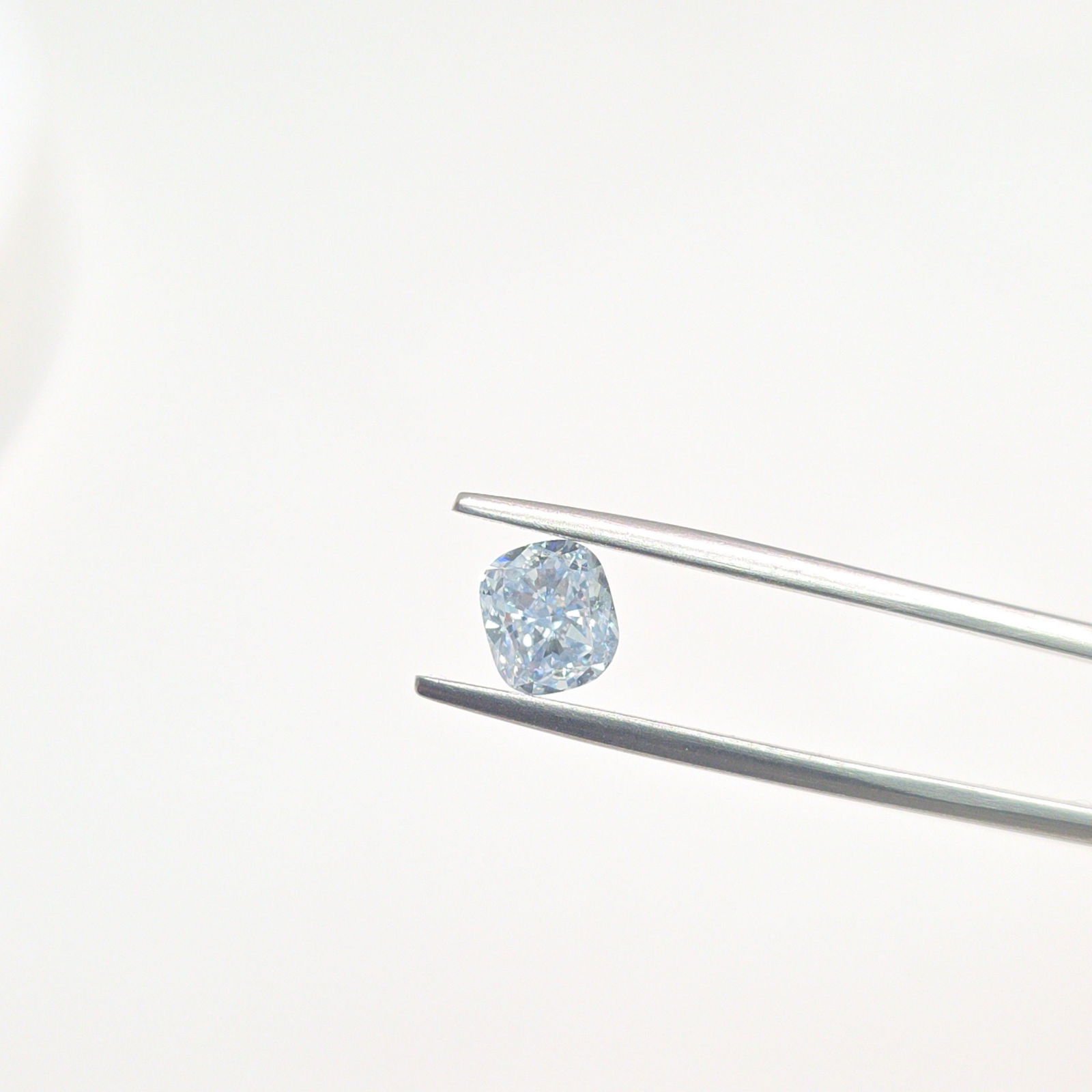 Loose Lab Diamond - IGI Cushion Modified 1.12ct Fancy Light Blue VS1: Loose Lab Diamond - IGI Cushion Modified 1.12ct Fancy Light Blue VS1 This listing features Loose Lab Diamond - IGI Cushion Modified 1.12ct Fancy Light Blue VS1. Item specifics are provided below. 
