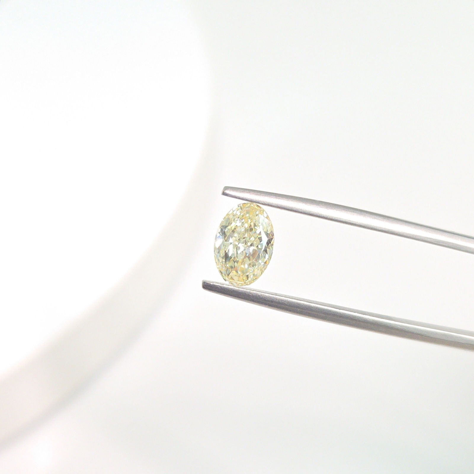 Loose Lab Diamond - IGI Oval 1.08ct Fancy Light Yellow VVS2 (1 of 1)