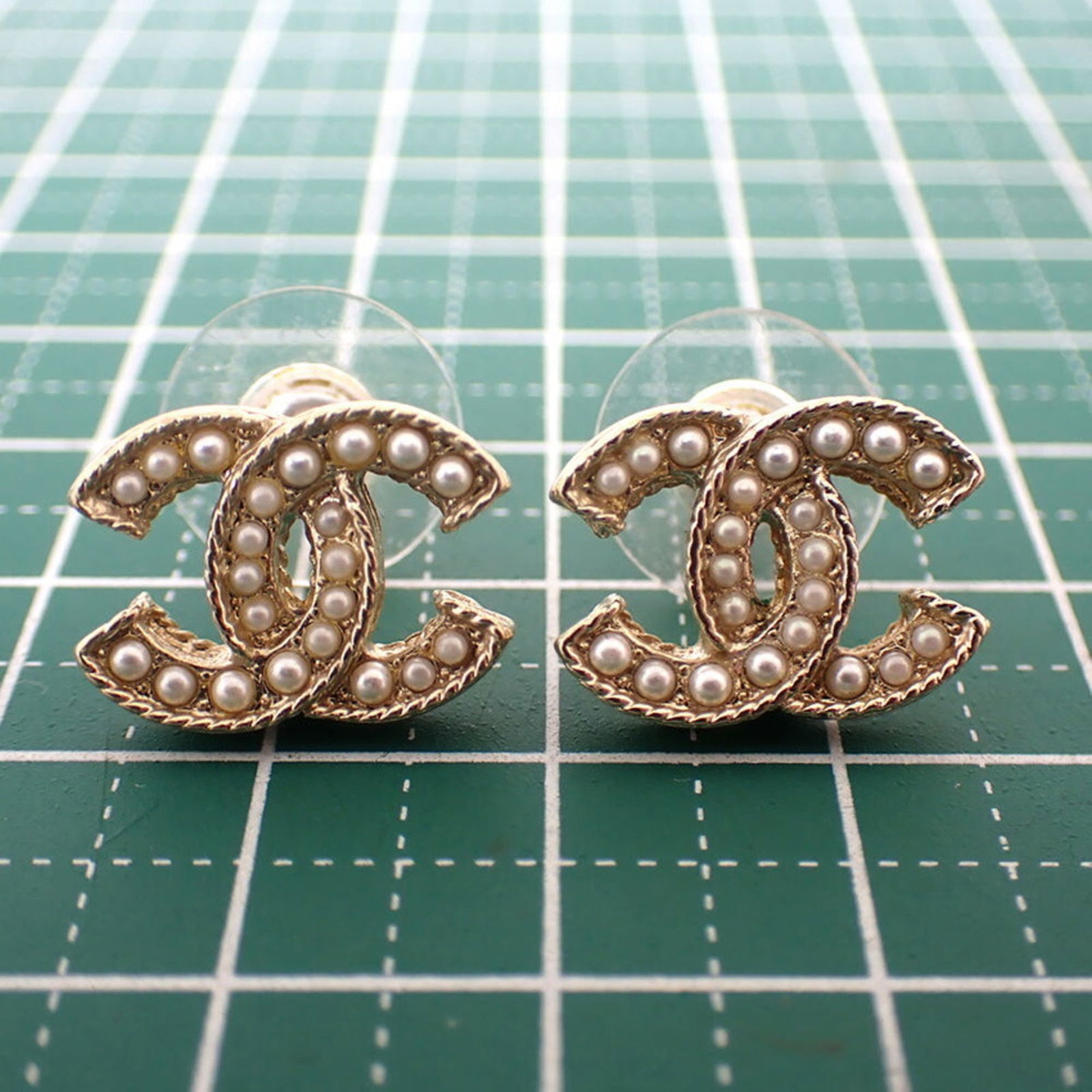 Plating Chanel Stud Earrings Gold - 11