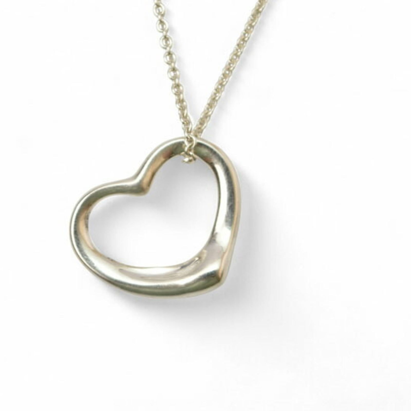 2.1cm wide - Tiffany & Co. Elsa Peretti heart pendant in silver: 2.1cm wide - Tiffany & Co. Elsa Peretti heart pendant in silver This listing features 2.1cm wide - Tiffany & Co. Elsa Peretti heart pendant in silver. Item specifics are provided below. Item Specifics