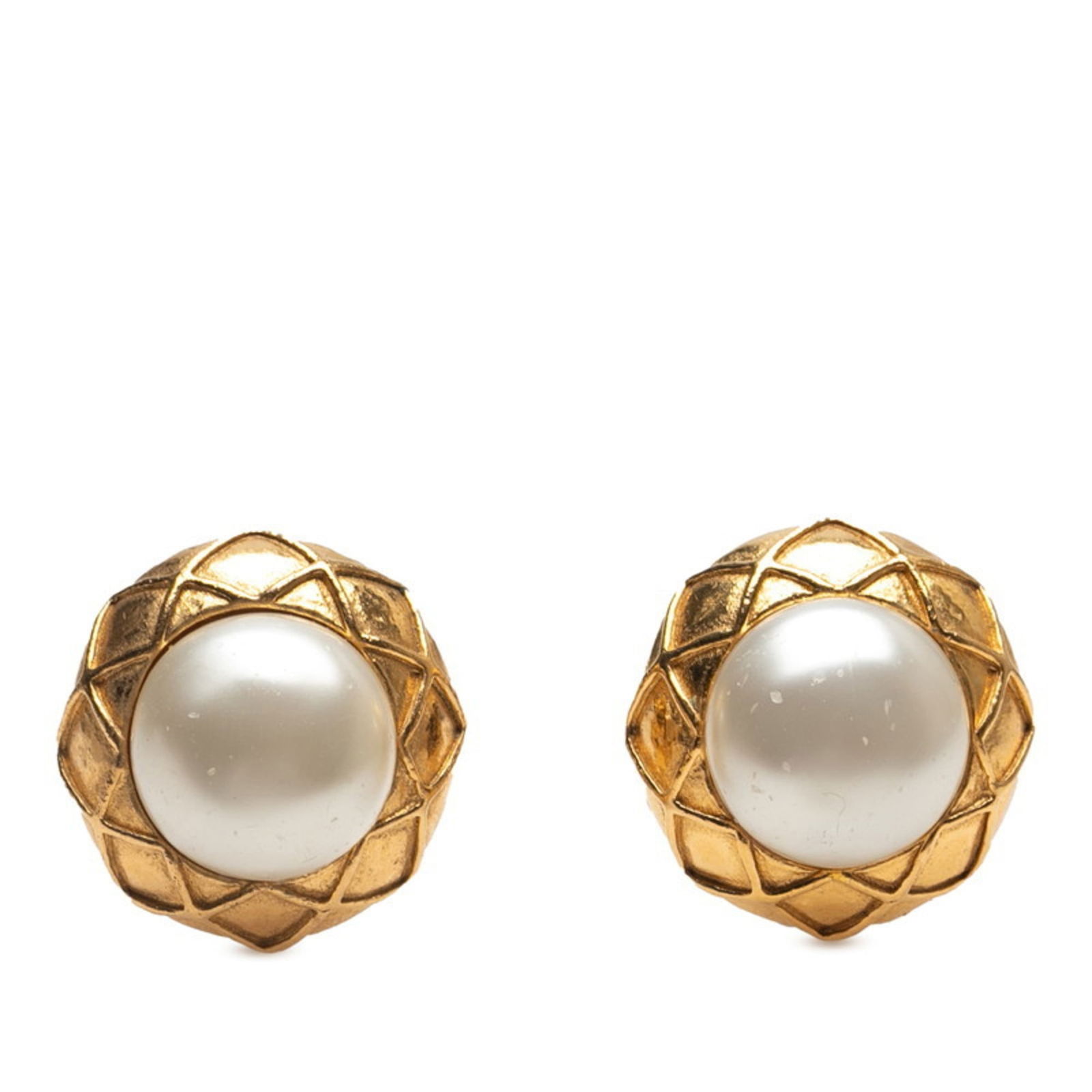 Gold Plating - Chanel Clip Earrings Artificial Pearl: Gold Plating - Chanel Clip Earrings Artificial Pearl This listing features Gold Plating - Chanel Clip Earrings Artificial Pearl. Item specifics are provided below. Item Specifics: Brand: Chanel