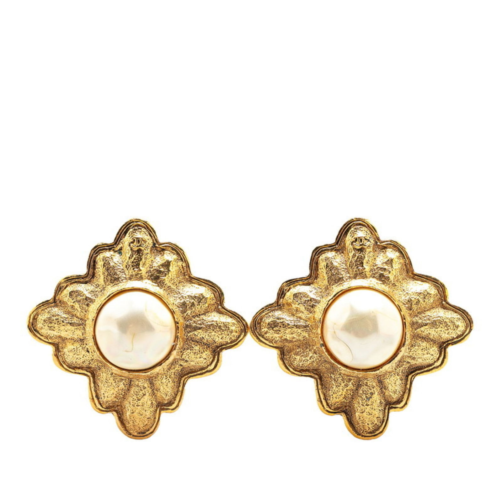 Earrings Chanel Clip: Earrings Chanel Clip This listing features Earrings Chanel Clip. Item specifics are provided below. Item Specifics: Brand: Chanel Type: Clip Earrings Gender: Women Color: Gold Size (Hxwxd): 44.20mm x
