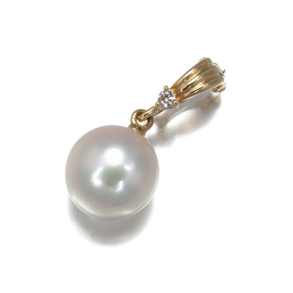 Gold Tasaki Pendant Akoya Pearl 8.6Mm Diamond 0.01Ct 18K 750 Yellow: Gold Tasaki Pendant Akoya Pearl 8.6Mm Diamond 0.01Ct 18K 750 Yellow This listing features Gold Tasaki Pendant Akoya Pearl 8.6Mm Diamond 0.01Ct 18K 750 Yellow. Item specifics are provided below. Item