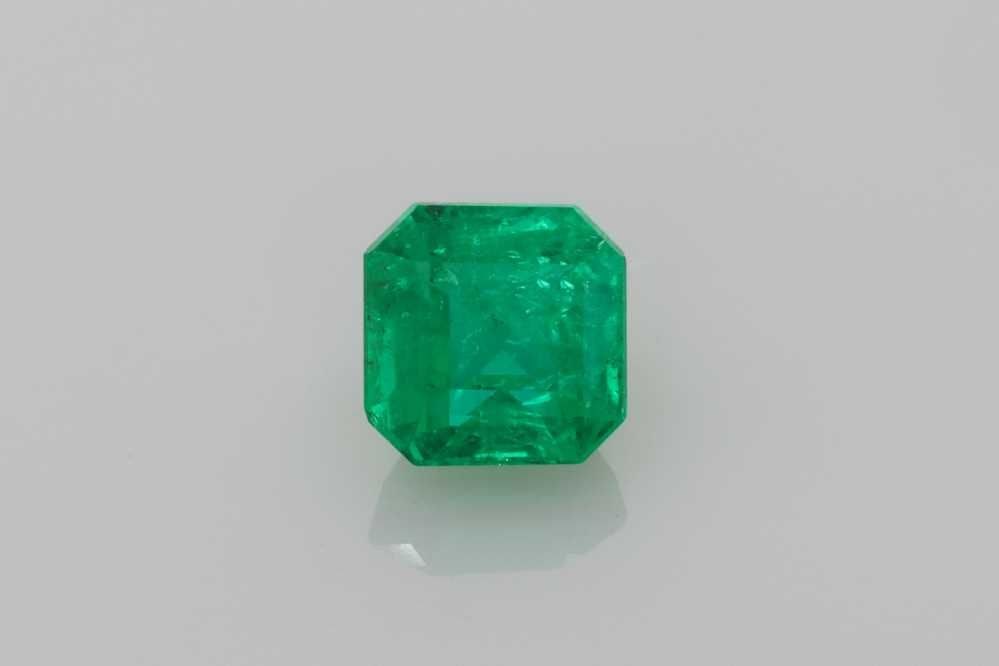 Loose Emerald Gemstone - GIA Asscher 1.31ct Green SI: Loose Emerald Gemstone - GIA Asscher 1.31ct Green SI This listing features Loose Emerald Gemstone - GIA Asscher 1.31ct Green SI. Item specifics are provided below. Item Specifics: Type: Emerald