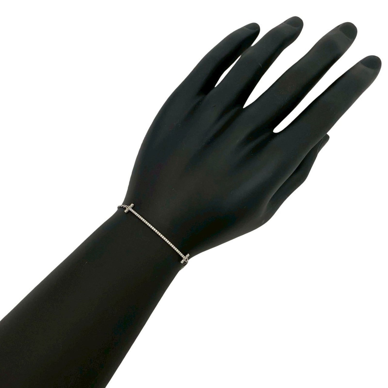 (18K) Tiffany Charm Bracelet White Gold: (18K) Tiffany Charm Bracelet White Gold This listing features (18K) Tiffany Charm Bracelet White Gold. Item specifics are provided below. Item Specifics: Brand: Tiffany Type: Charm Bracelet Gender: Wo