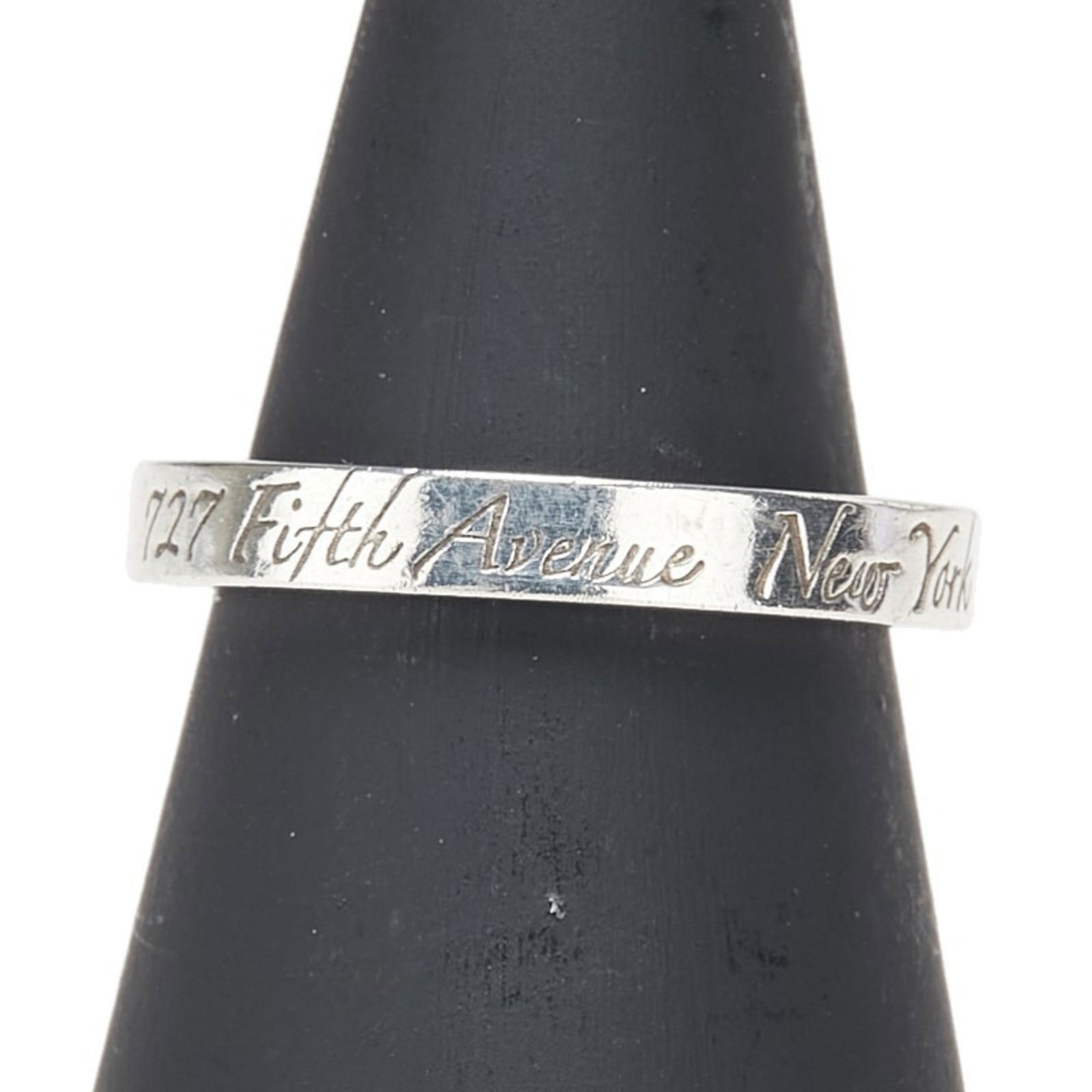 925 Tiffany Band Ring Silver: 925 Tiffany Band Ring Silver This listing features 925 Tiffany Band Ring Silver. Item specifics are provided below. Item Specifics: Brand: Tiffany Type: Band Ring Gender: Women Material: Silver 925