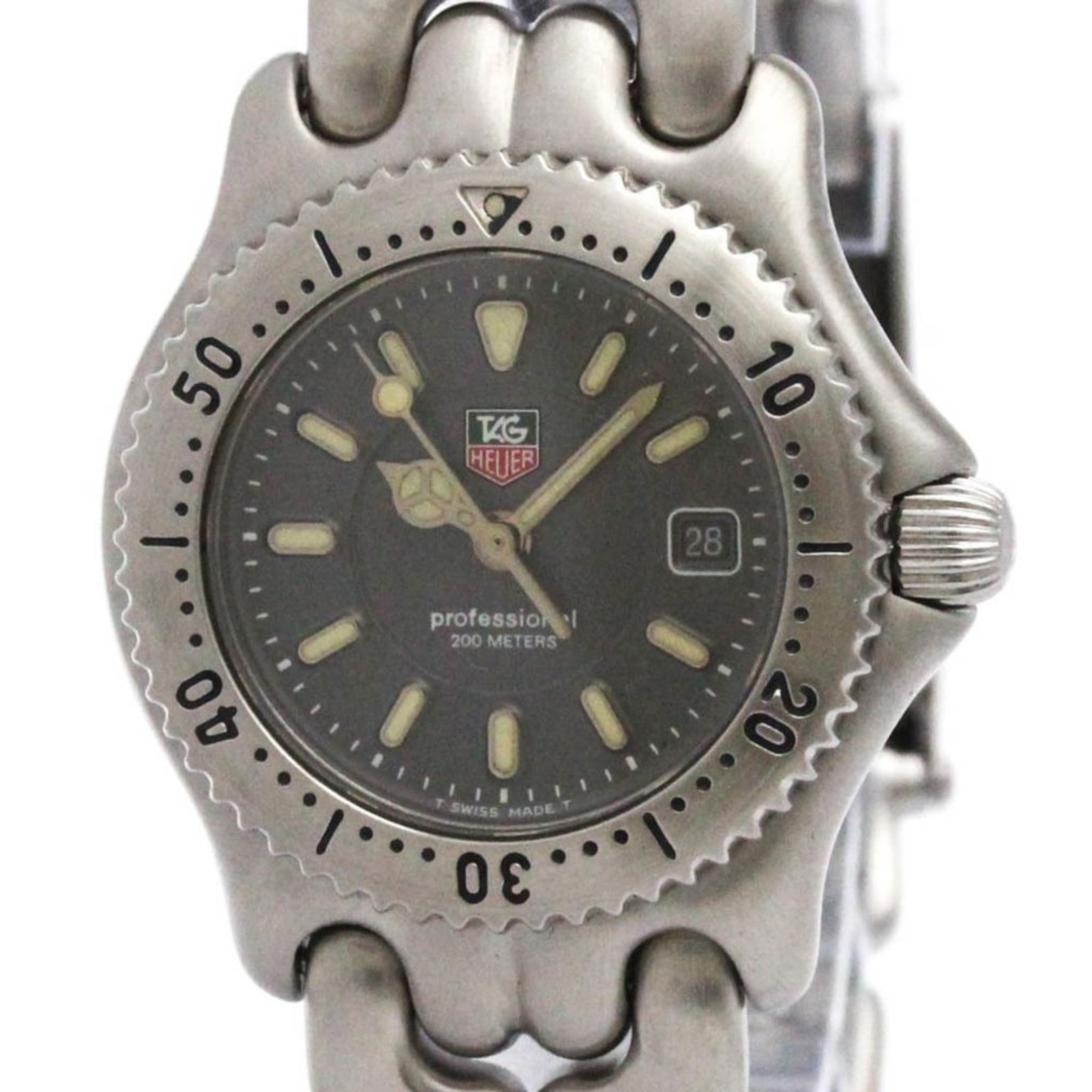 Wristwatch Tag Heuer: Wristwatch Tag Heuer This listing features Wristwatch Tag Heuer. Item specifics are provided below. Item Specifics: Brand: Tag Heuer Type: Wristwatch Style: Dress/Formal Gender: Women Material