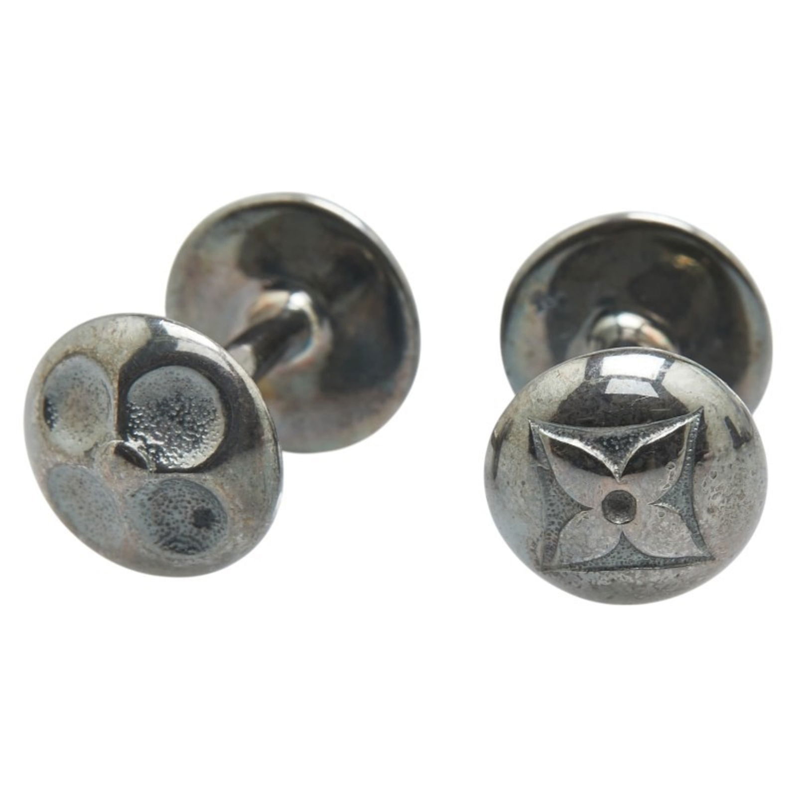 925 Louis Vuitton Cufflinks Silver: 925 Louis Vuitton Cufflinks Silver This listing features 925 Louis Vuitton Cufflinks Silver. Item specifics are provided below. Item Specifics: Brand: Louis Vuitton Type: Cufflinks Gender: Men Materia