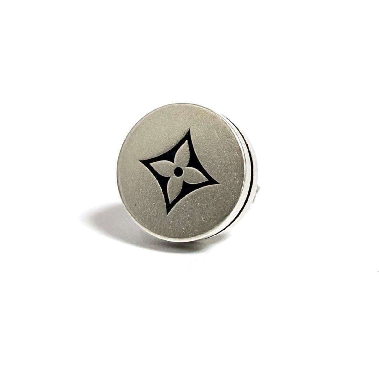 925 Louis Vuitton Stud Earrings Silver: 925 Louis Vuitton Stud Earrings Silver This listing features 925 Louis Vuitton Stud Earrings Silver. Item specifics are provided below. Item Specifics: Brand: Louis Vuitton Type: Stud Earrings