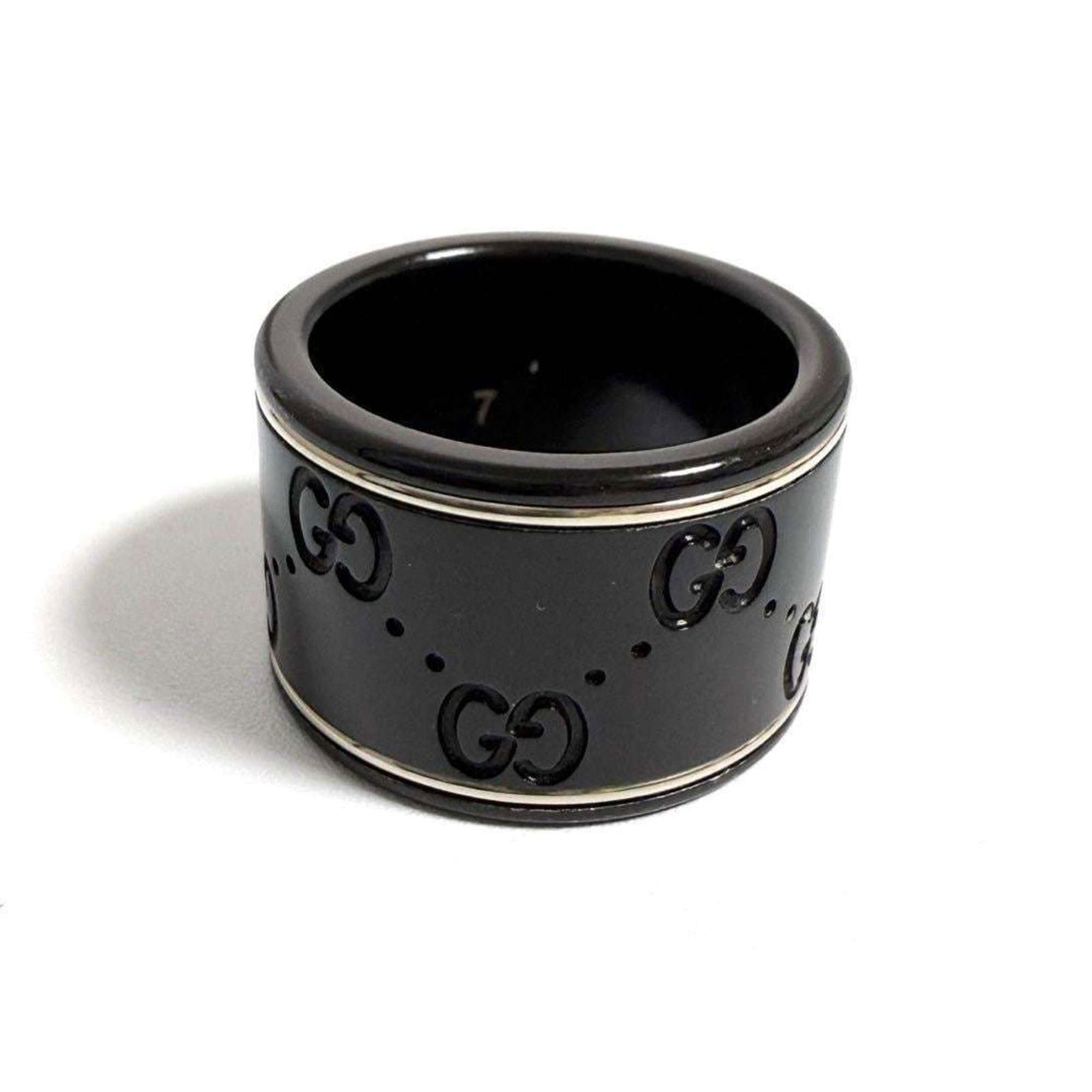 Ring Gucci Band: Ring Gucci Band This listing features Ring Gucci Band. Item specifics are provided below. Item Specifics: Brand: Gucci Type: Band Ring Gender: Men,Women Us Size: 4 Condition: Used (very good), A few