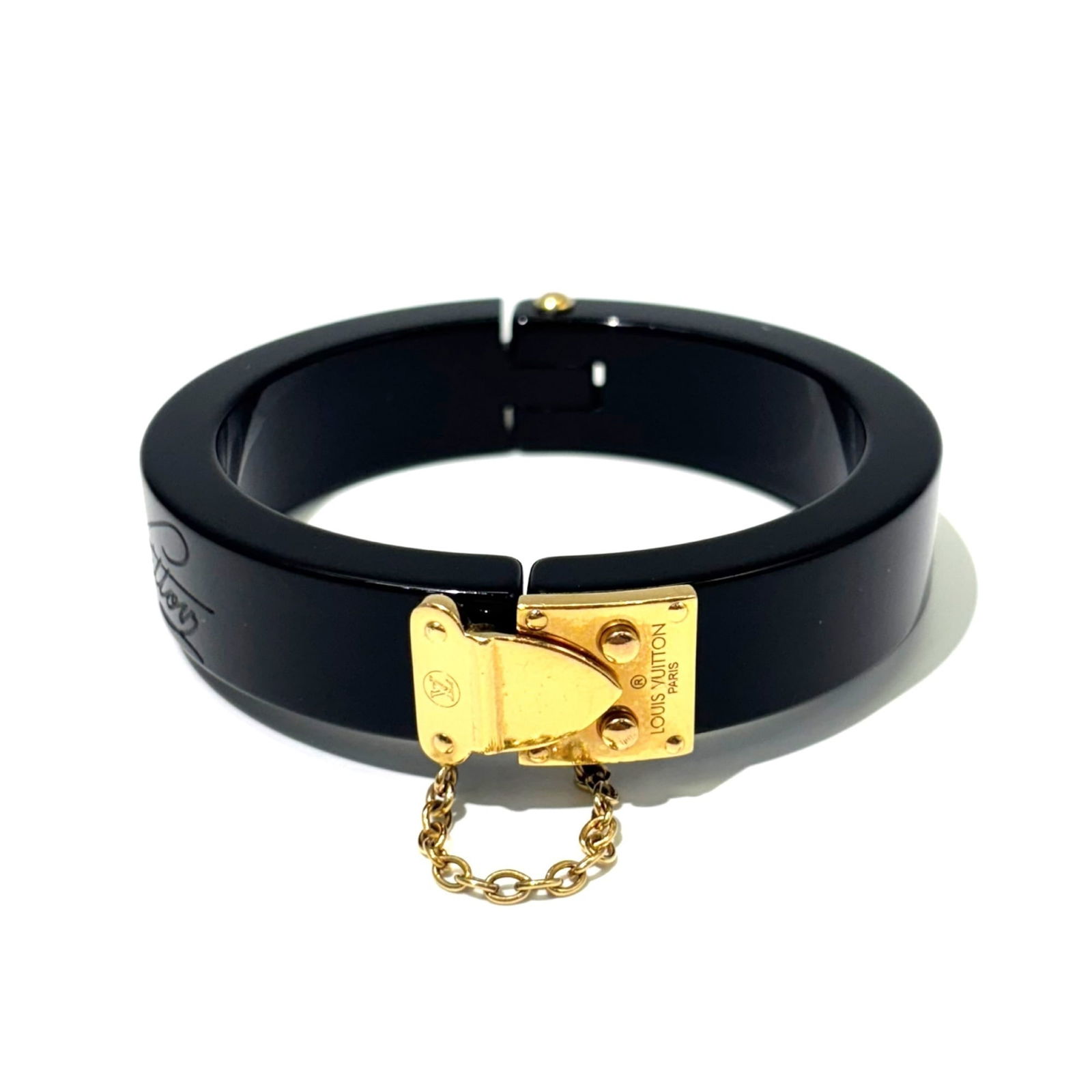 Plastic Louis Vuitton Bangle: Plastic Louis Vuitton Bangle This listing features Plastic Louis Vuitton Bangle. Item specifics are provided below. Item Specifics: Brand: Louis Vuitton Type: Bangle Gender: Women Material: Plastic Co