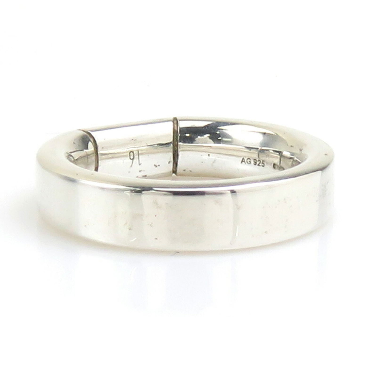 925 Gucci Band Ring Silver: 925 Gucci Band Ring Silver This listing features 925 Gucci Band Ring Silver. Item specifics are provided below. Item Specifics: Brand: Gucci Type: Band Ring Gender: Men,Women Color: Silver Material: S