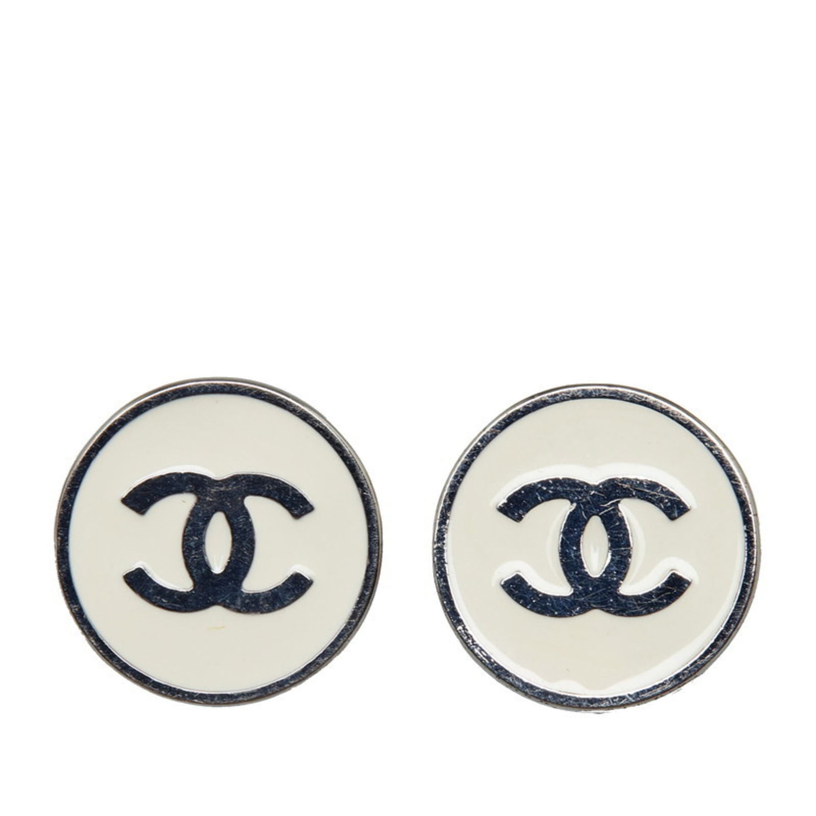 Metal Chanel Clip Earrings: Metal Chanel Clip Earrings This listing features Metal Chanel Clip Earrings. Item specifics are provided below. Item Specifics: Brand: Chanel Type: Clip Earrings Gender: Women Material: Metal Color:
