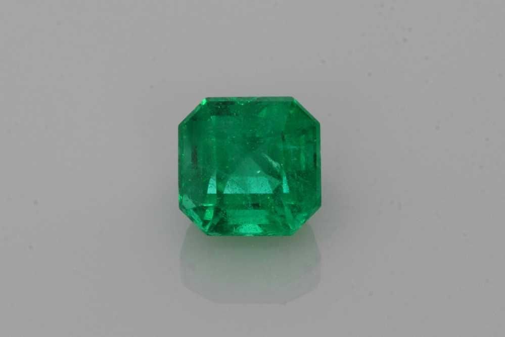 Loose Emerald Gemstone - Asscher 1.22ct Green SI: Loose Emerald Gemstone - Asscher 1.22ct Green SI This listing features Loose Emerald Gemstone - Asscher 1.22ct Green SI. Item specifics are provided below. Item Specifics: Type: Emerald Carat: 1.22