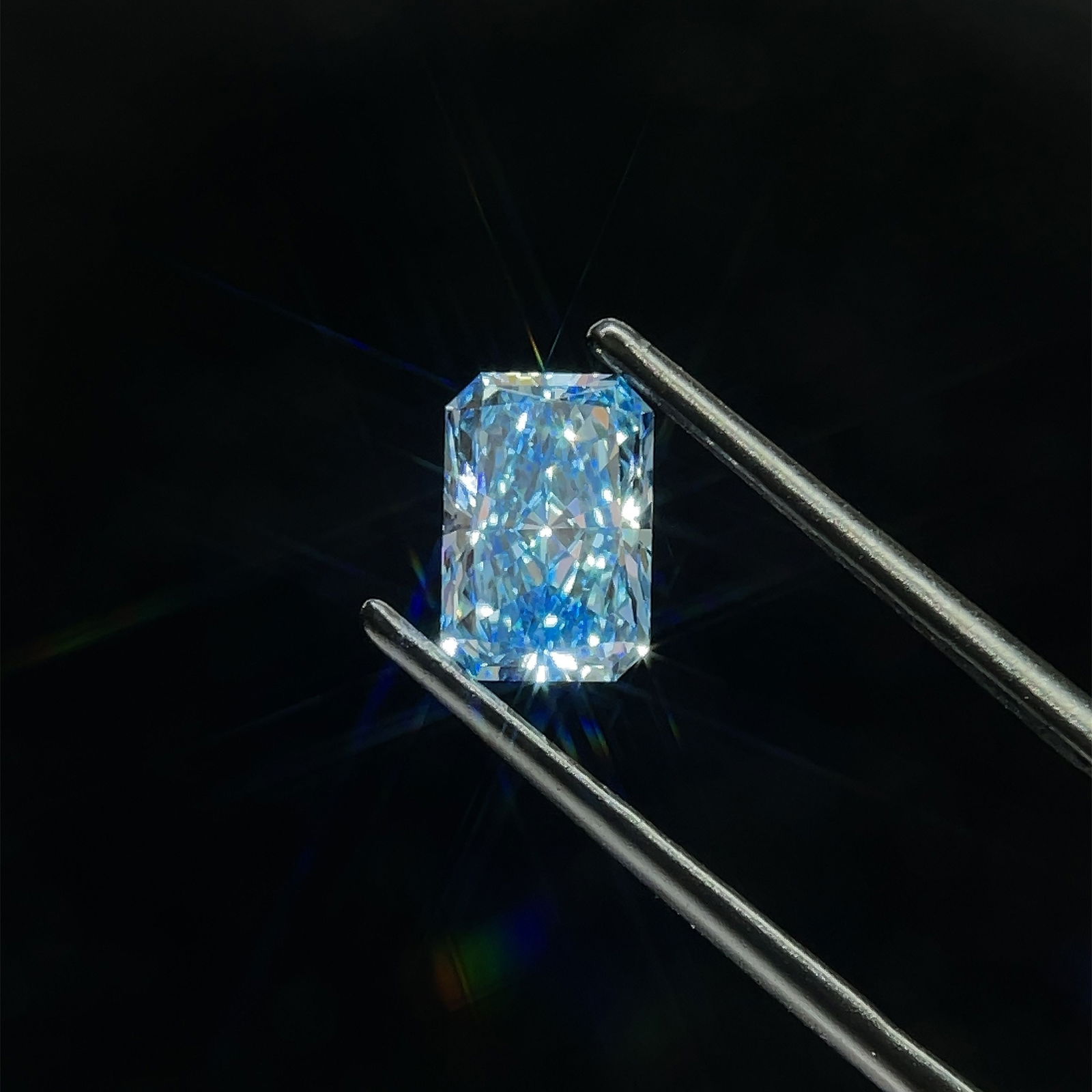 Loose Lab Diamond - IGI Radiant 1.75ct Fancy Vivid Blue VS1: Loose Lab Diamond - IGI Radiant 1.75ct Fancy Vivid Blue VS1 This listing features Loose Lab Diamond - IGI Radiant 1.75ct Fancy Vivid Blue VS1. Item specifics are provided below. Item Specifics:
