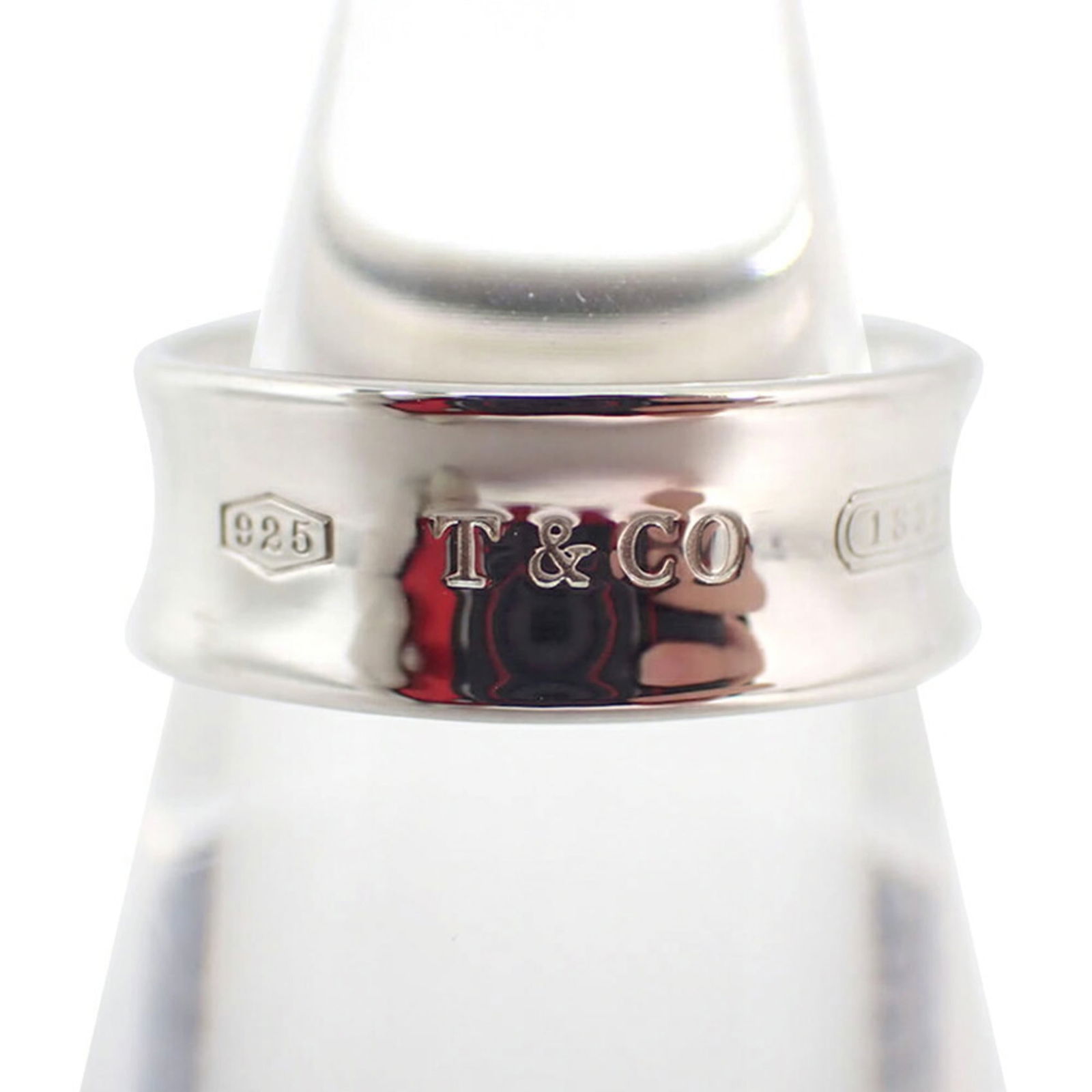 925 Tiffany Band Ring Sterling Silver: 925 Tiffany Band Ring Sterling Silver This listing features 925 Tiffany Band Ring Sterling Silver. Item specifics are provided below. Item Specifics: Brand: Tiffany Type: Band Ring Gender: Women