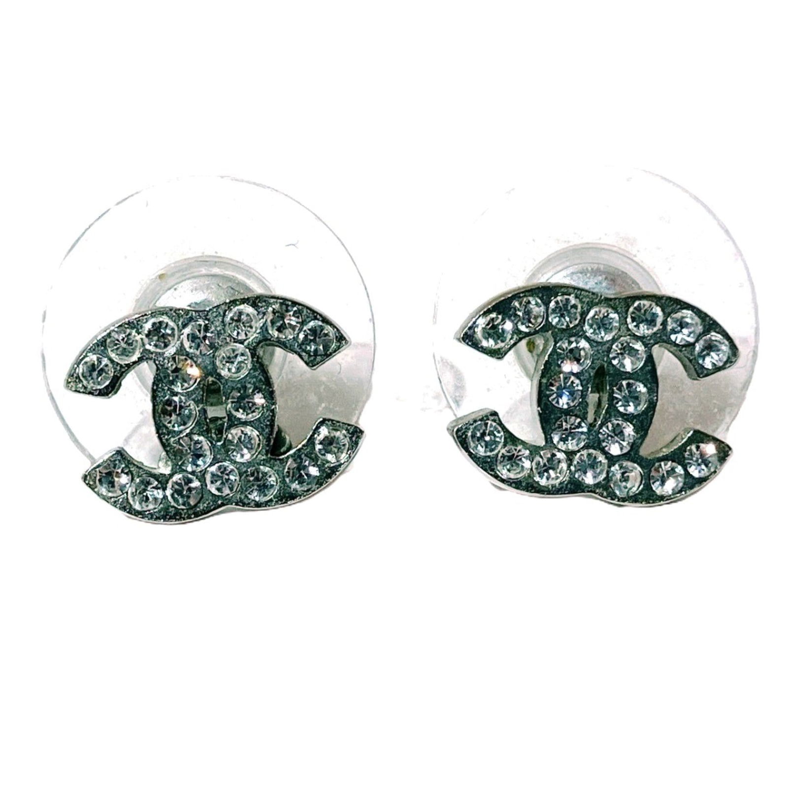 Alloy Chanel Stud Earrings: Alloy Chanel Stud Earrings This listing features Alloy Chanel Stud Earrings. Item specifics are provided below. Item Specifics: Brand: Chanel Type: Stud Earrings Gender: Women Material: Alloy Color: