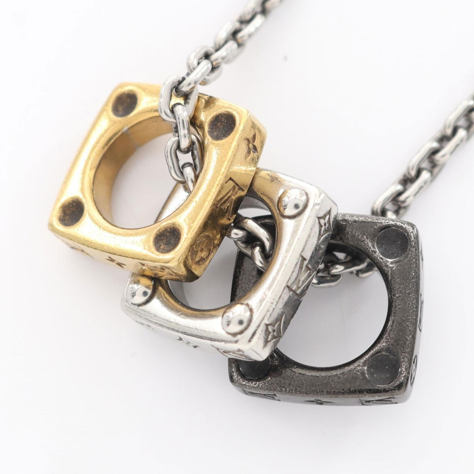 M00675 - Louis Vuitton Monogram Bold Necklace - Stainless Steel - Gold Plated - Men's - Silver or: M00675 - Louis Vuitton Monogram Bold Necklace - Stainless Steel - Gold Plated - Men's - Silver or Gold This listing features M00675 - Louis Vuitton Monogram Bold Necklace - Stainless Steel - Gold