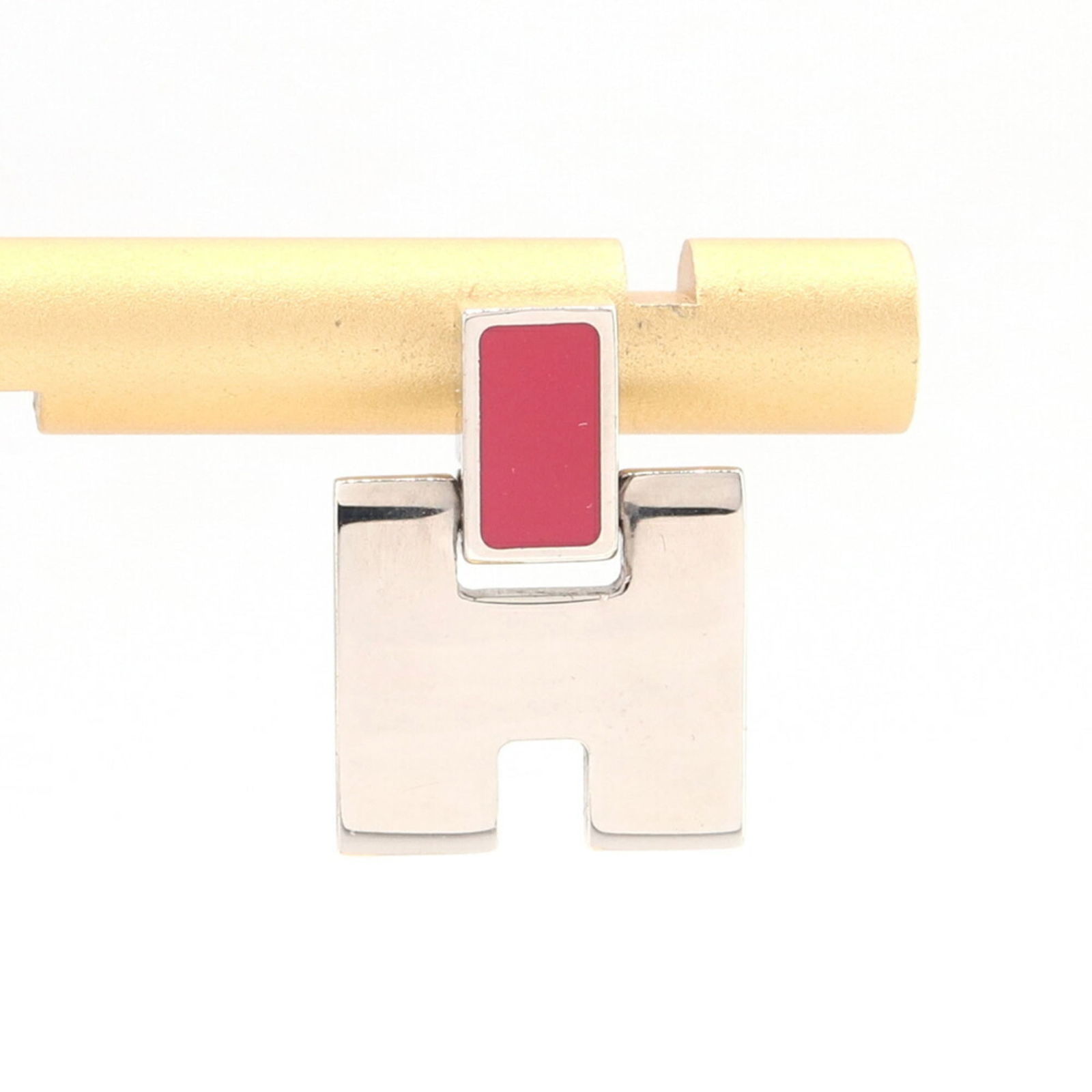 Metal Hermes Stud Earrings: Metal Hermes Stud Earrings This listing features Metal Hermes Stud Earrings. Item specifics are provided below. Item Specifics: Brand: Hermes Type: Stud Earrings Single Earring: Yes Gender: Women Mate