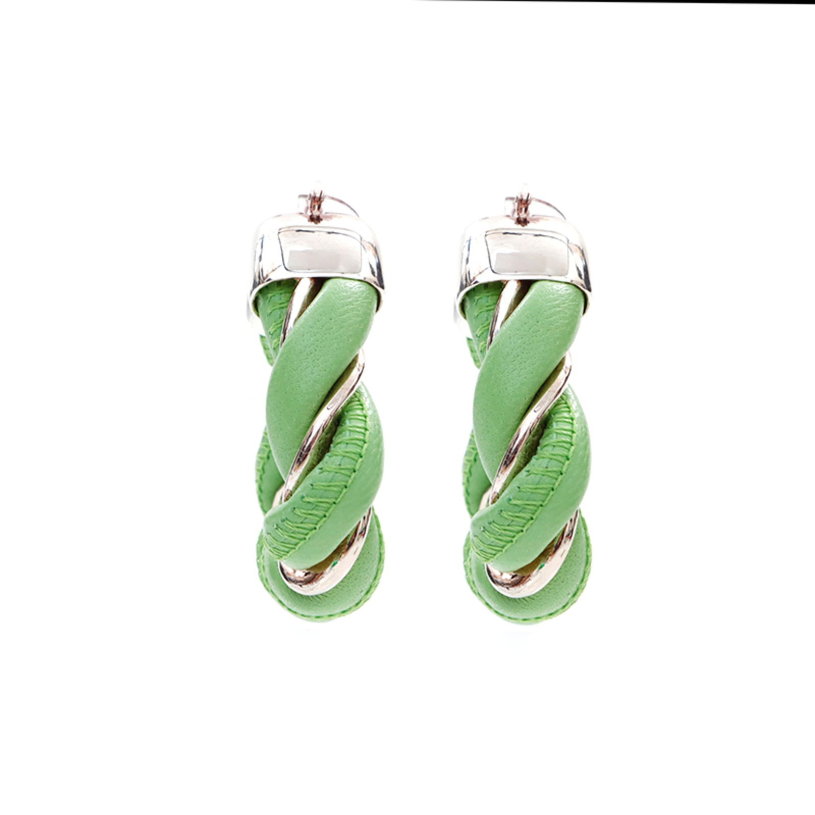 925 Bottega Veneta Drop Earrings Silver: 925 Bottega Veneta Drop Earrings Silver This listing features 925 Bottega Veneta Drop Earrings Silver. Item specifics are provided below. Item Specifics: Brand: Bottega Veneta Type: Drop Earrings Gend