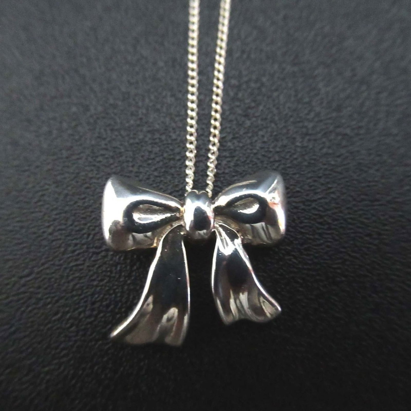 Women's Tiffany & Co. Ribbon Bow Necklace Pendant 925SV Silver: Women's Tiffany & Co. Ribbon Bow Necklace Pendant 925SV Silver This listing features Women's Tiffany & Co. Ribbon Bow Necklace Pendant 925SV Silver. Item specifics are provided below. Item