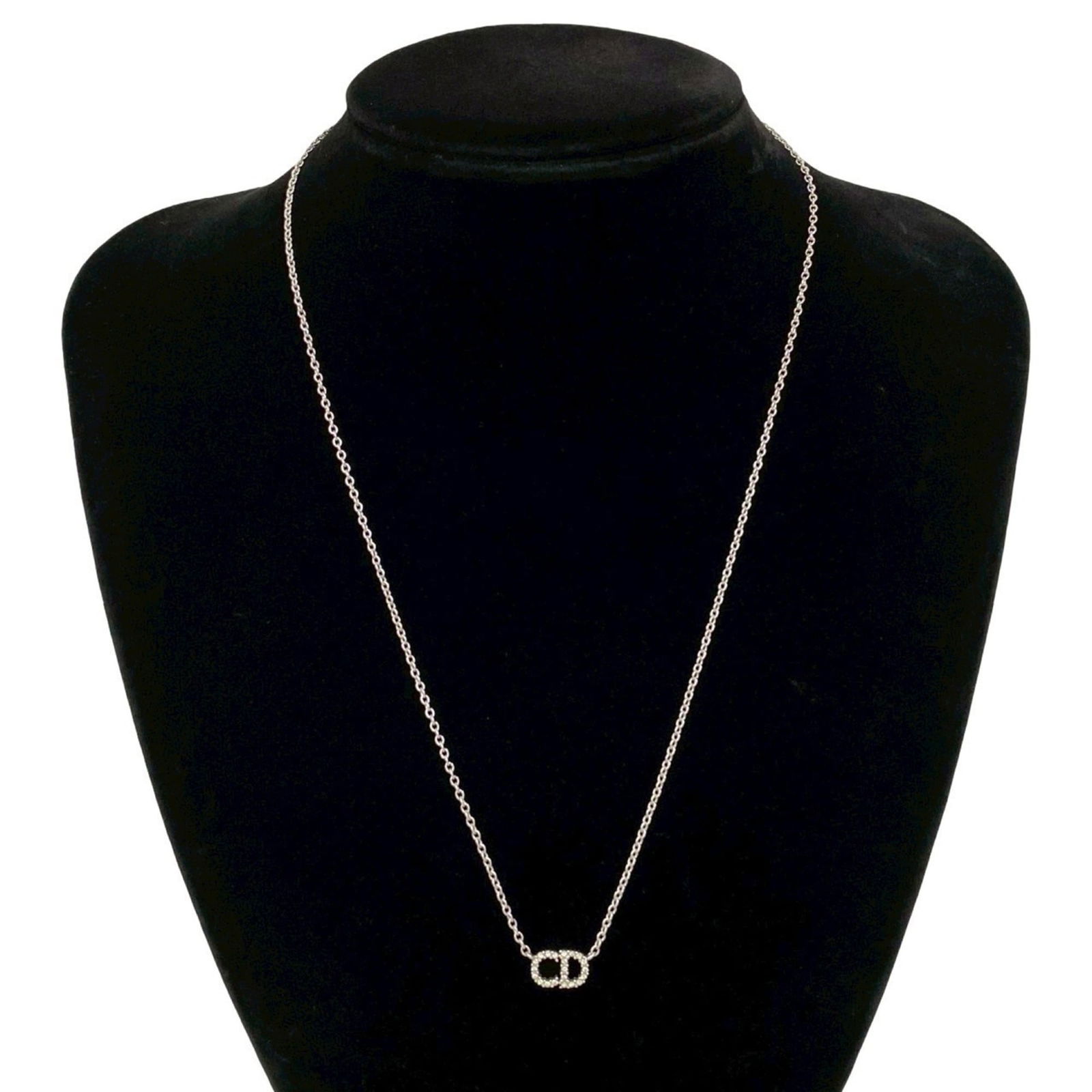 99862 Christian Dior CD logo motif plated chain necklace pendant choker silver: 99862 Christian Dior CD logo motif plated chain necklace pendant choker silver This listing features 99862 Christian Dior CD logo motif plated chain necklace pendant choker silver. Item specifics are