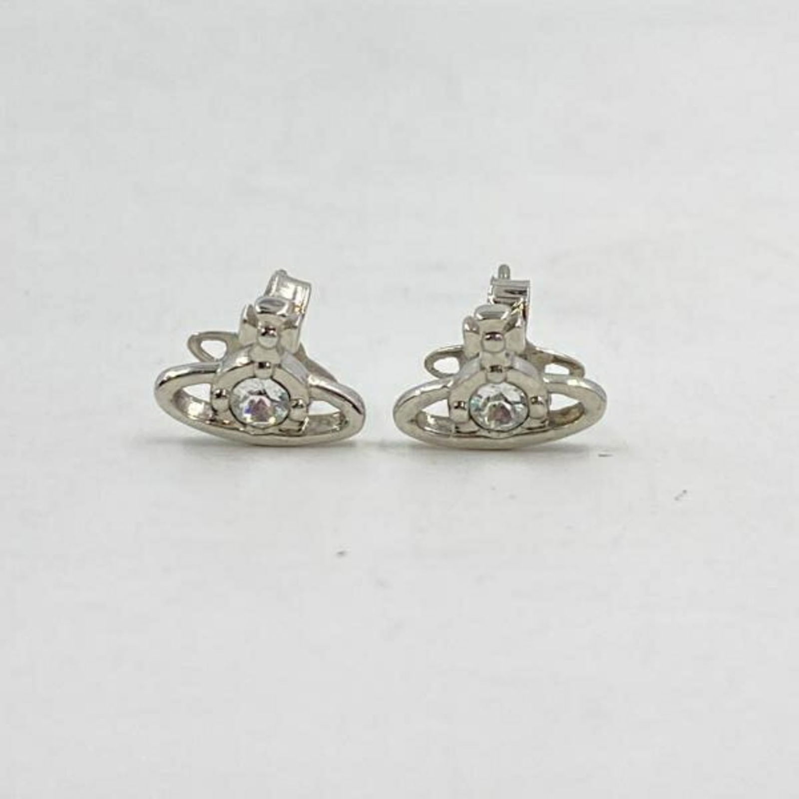 Earrings Vivienne Westwood Stud: Earrings Vivienne Westwood Stud This listing features Earrings Vivienne Westwood Stud. Item specifics are provided below. Item Specifics: Brand: Vivienne Westwood Type: Stud Earrings Gender: Women