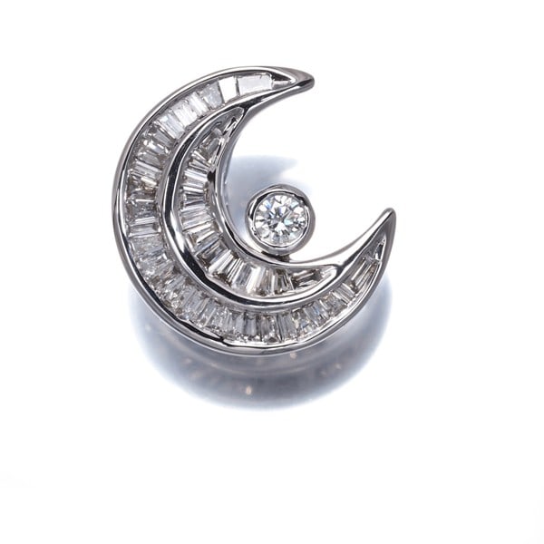 Gold Diamond Moon Tapered-Cut Pendant 18K 750 White: Gold Diamond Moon Tapered-Cut Pendant 18K 750 White This listing features Gold Diamond Moon Tapered-Cut Pendant 18K 750 White. Item specifics are provided below. Item Specifics: Metal: White Gold Meta