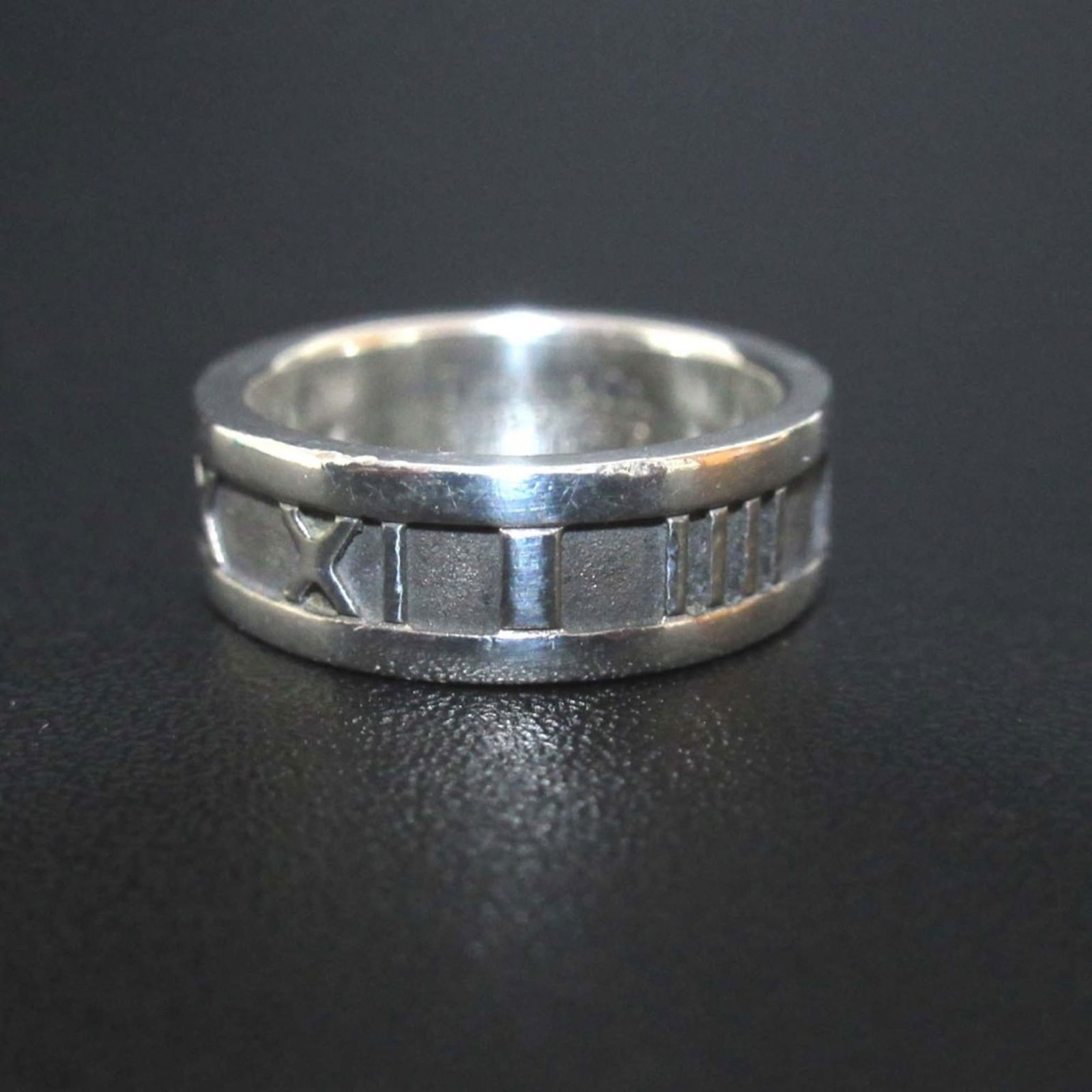 925 Tiffany Band Ring Silver: 925 Tiffany Band Ring Silver This listing features 925 Tiffany Band Ring Silver. Item specifics are provided below. Item Specifics: Brand: Tiffany Type: Band Ring Gender: Women Color: Silver Material: