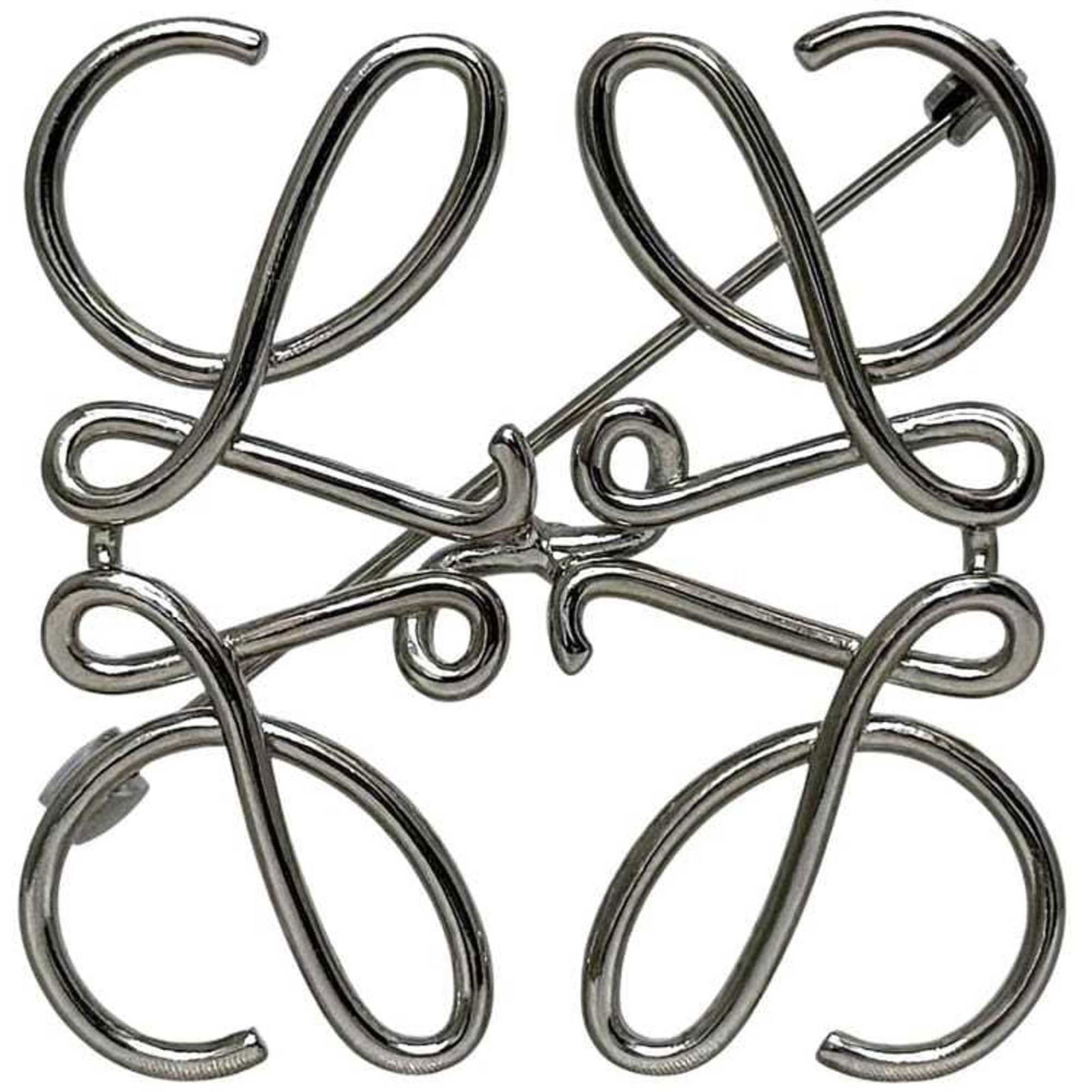 Metal Loewe Pin Brooch: Metal Loewe Pin Brooch This listing features Metal Loewe Pin Brooch. Item specifics are provided below. Item Specifics: Brand: Loewe Type: Pin Brooch Gender: Men,Women Material: Metal Color: Silver