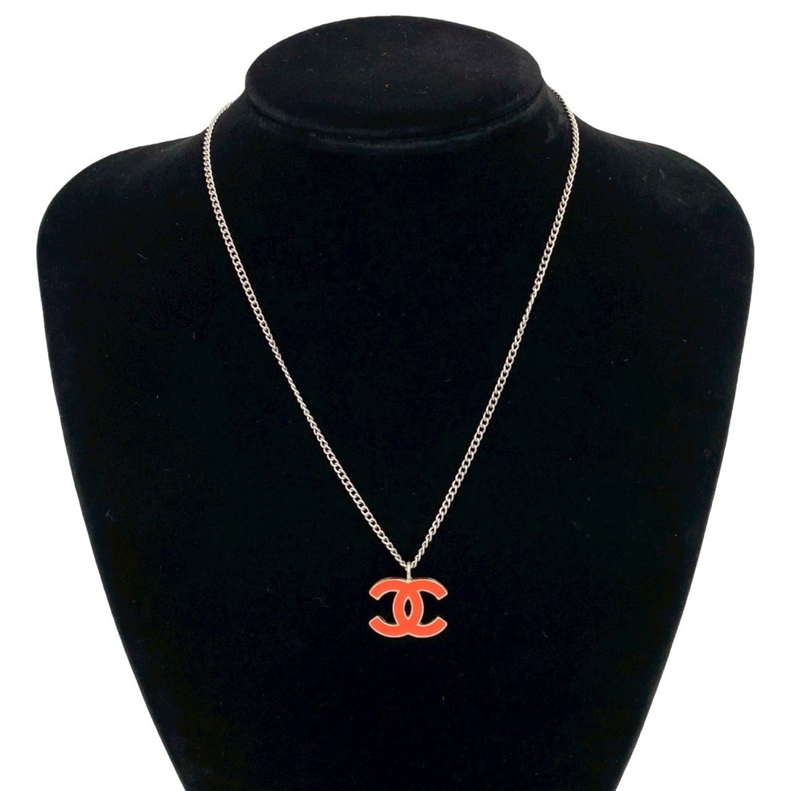 34516 CHANEL Vintage Coco Mark Plated Chain Necklace Pendant in Silver and Red: 34516 CHANEL Vintage Coco Mark Plated Chain Necklace Pendant in Silver and Red This listing features 34516 CHANEL Vintage Coco Mark Plated Chain Necklace Pendant in Silver and Red. Item specifics are