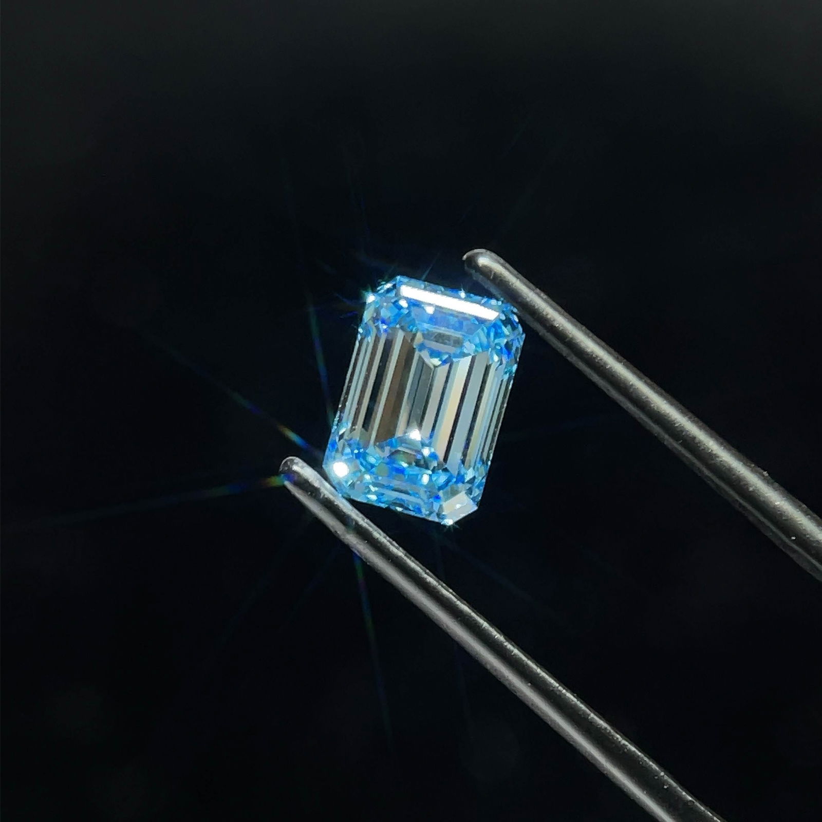 Loose Lab Diamond - IGI Emerald 2.09ct Fancy Vivid Blue VS1: Loose Lab Diamond - IGI Emerald 2.09ct Fancy Vivid Blue VS1 This listing features Loose Lab Diamond - IGI Emerald 2.09ct Fancy Vivid Blue VS1. Item specifics are provided below. Item Specifics: