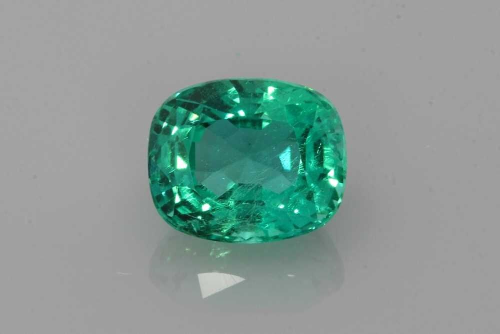 Loose Emerald Gemstone - GIA Cushion 2.03ct Green EC: Loose Emerald Gemstone - GIA Cushion 2.03ct Green EC This listing features Loose Emerald Gemstone - GIA Cushion 2.03ct Green EC. Item specifics are provided below. Item Specifics: Type: Emerald