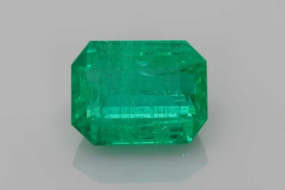 Loose Emerald Gemstone - CDC Emerald 3.81ct Green SI: Loose Emerald Gemstone - CDC Emerald 3.81ct Green SI This listing features Loose Emerald Gemstone - CDC Emerald 3.81ct Green SI. Item specifics are provided below. Item Specifics: Type: Emerald