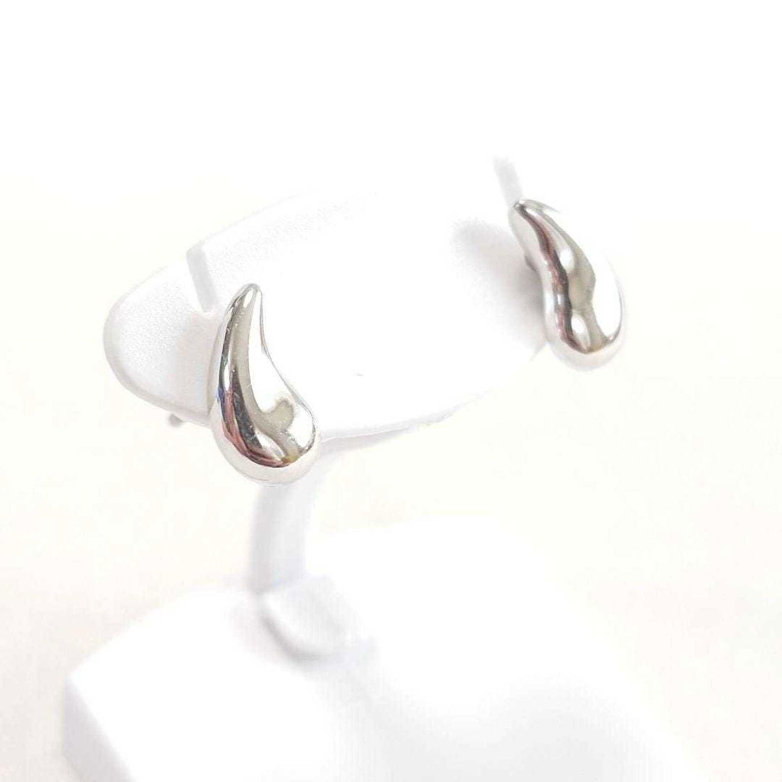 950 Tiffany Stud Earrings Platinum: 950 Tiffany Stud Earrings Platinum This listing features 950 Tiffany Stud Earrings Platinum. Item specifics are provided below. Item Specifics: Brand: Tiffany Type: Stud Earrings Gender: Men,Women